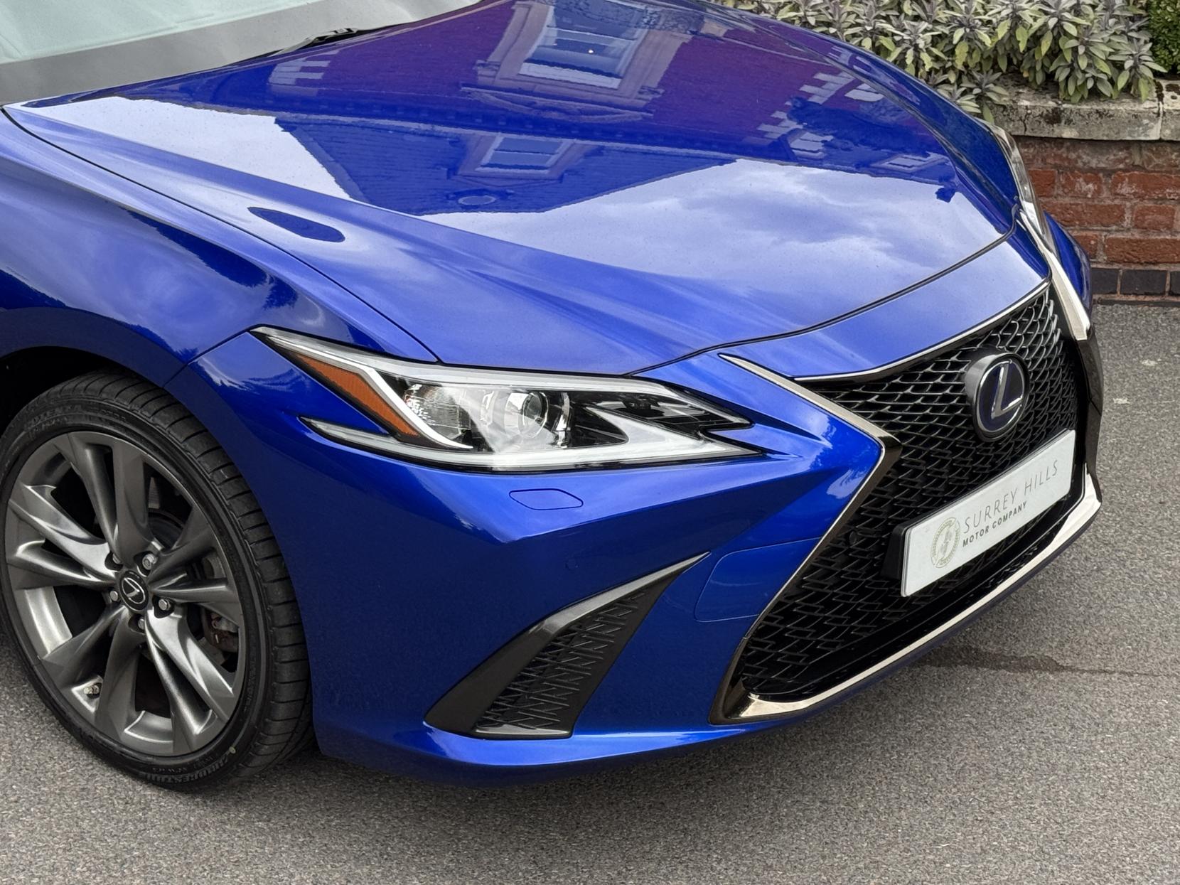 Lexus ES 2.5 300h F Sport Saloon 4dr Petrol Hybrid E-CVT Euro 6 (s/s) (218 ps)