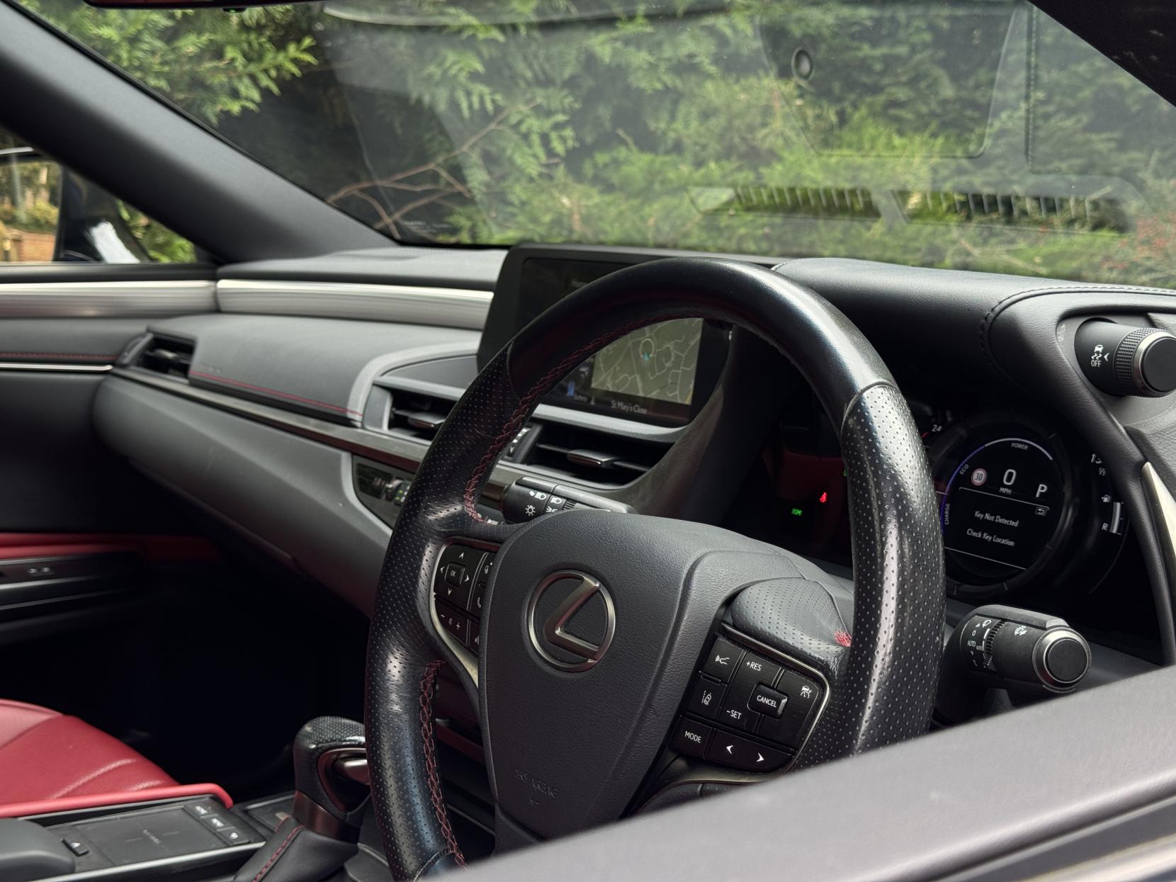 Lexus ES 2.5 300h F Sport Saloon 4dr Petrol Hybrid E-CVT Euro 6 (s/s) (218 ps)