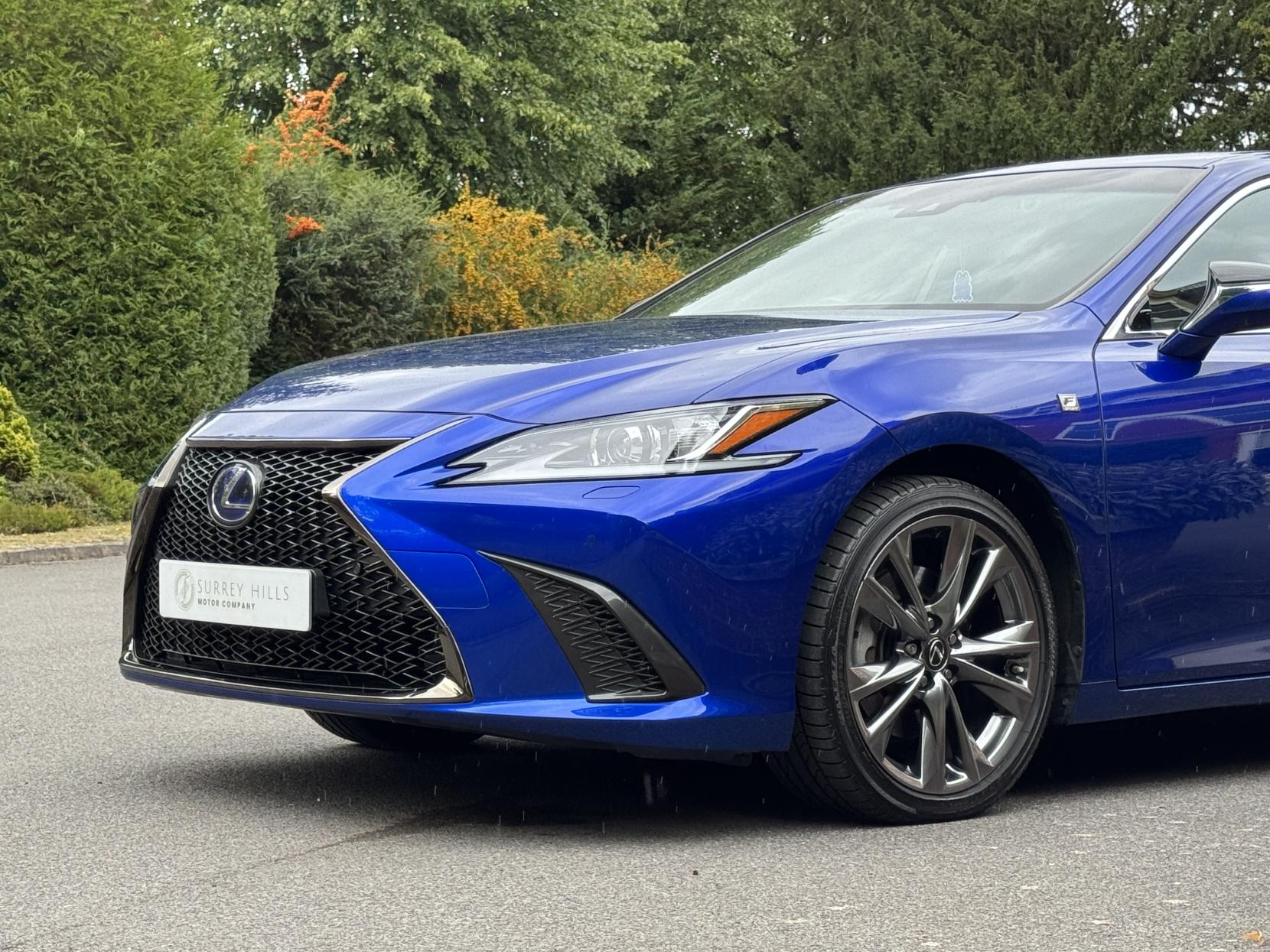 Lexus ES 2.5 300h F Sport Saloon 4dr Petrol Hybrid E-CVT Euro 6 (s/s) (218 ps)