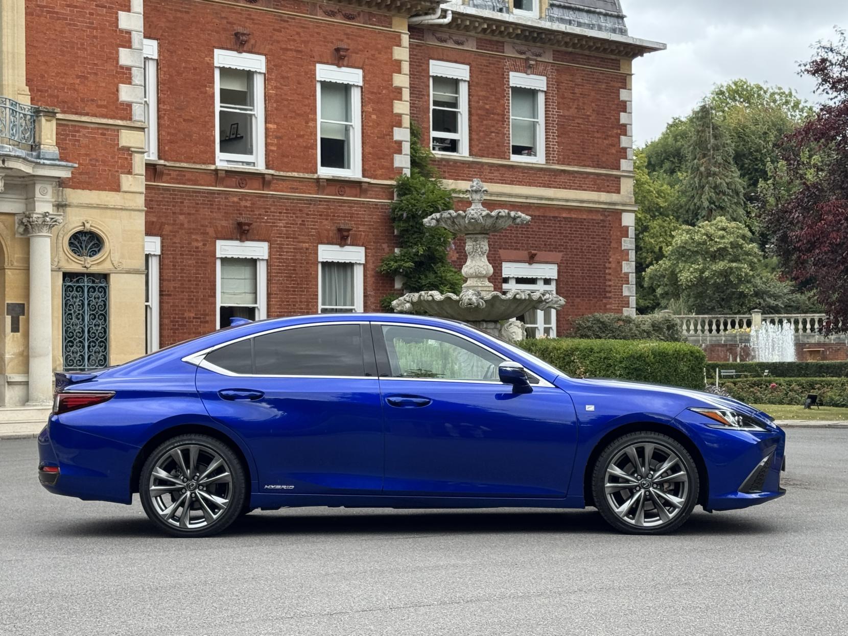 Lexus ES 2.5 300h F Sport Saloon 4dr Petrol Hybrid E-CVT Euro 6 (s/s) (218 ps)
