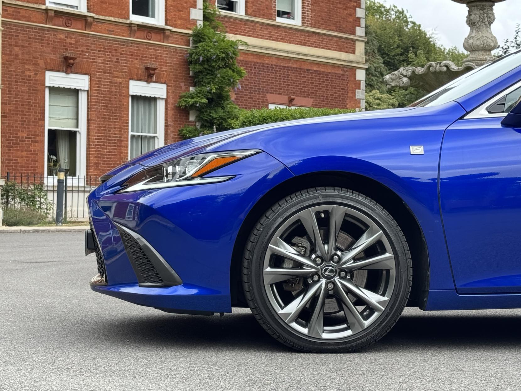 Lexus ES 2.5 300h F Sport Saloon 4dr Petrol Hybrid E-CVT Euro 6 (s/s) (218 ps)