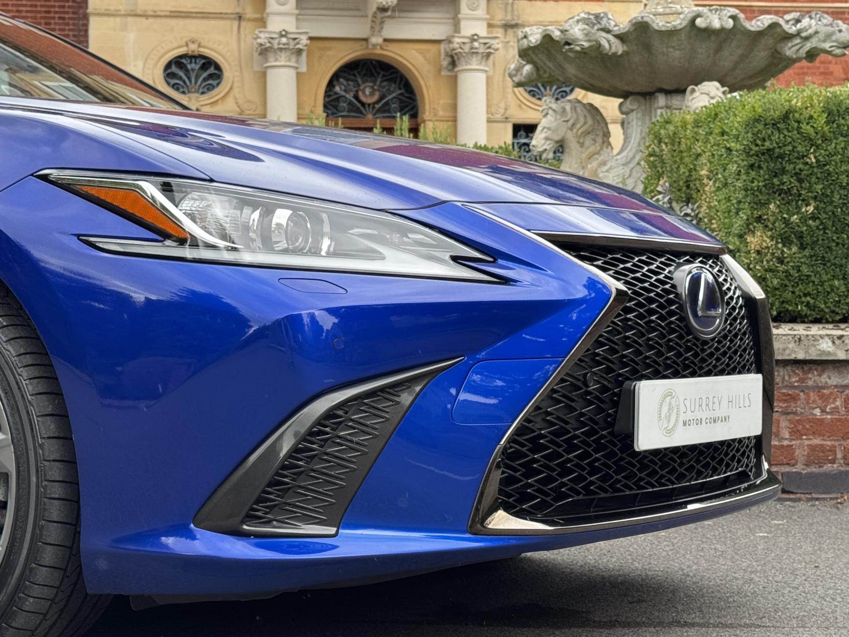 Lexus ES 2.5 300h F Sport Saloon 4dr Petrol Hybrid E-CVT Euro 6 (s/s) (218 ps)