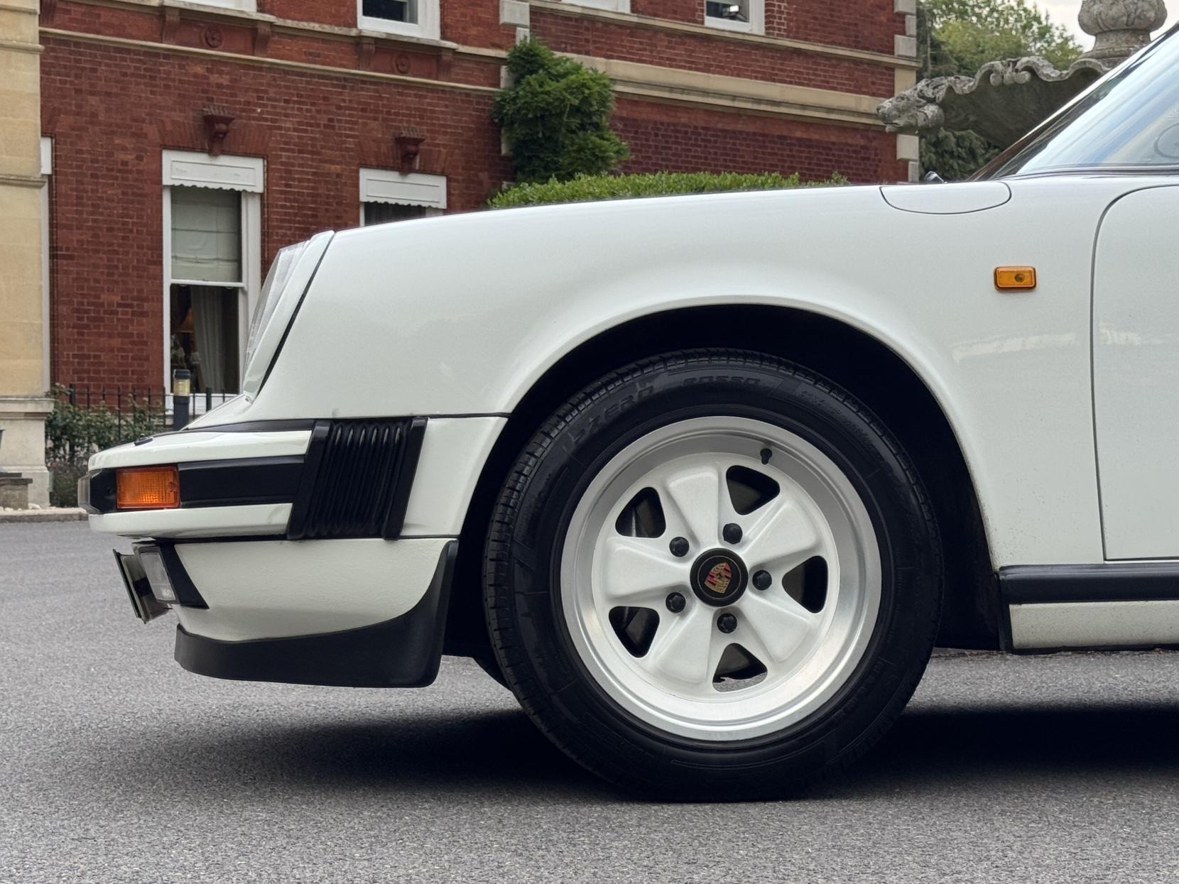 Porsche 911 3.2 Classic Carrera Targa 2dr Petrol Manual (231 bhp)