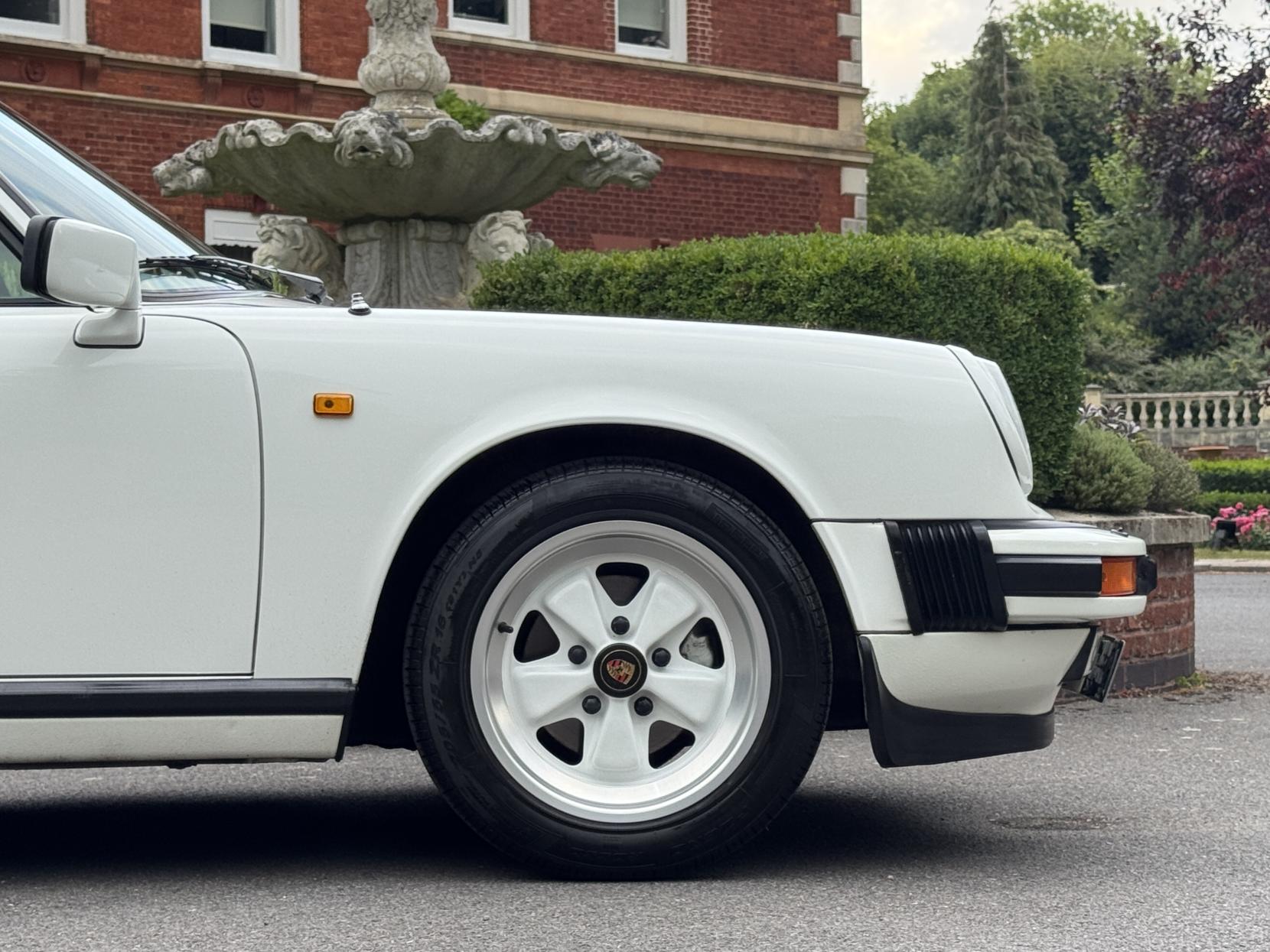 Porsche 911 3.2 Classic Carrera Targa 2dr Petrol Manual (231 bhp)