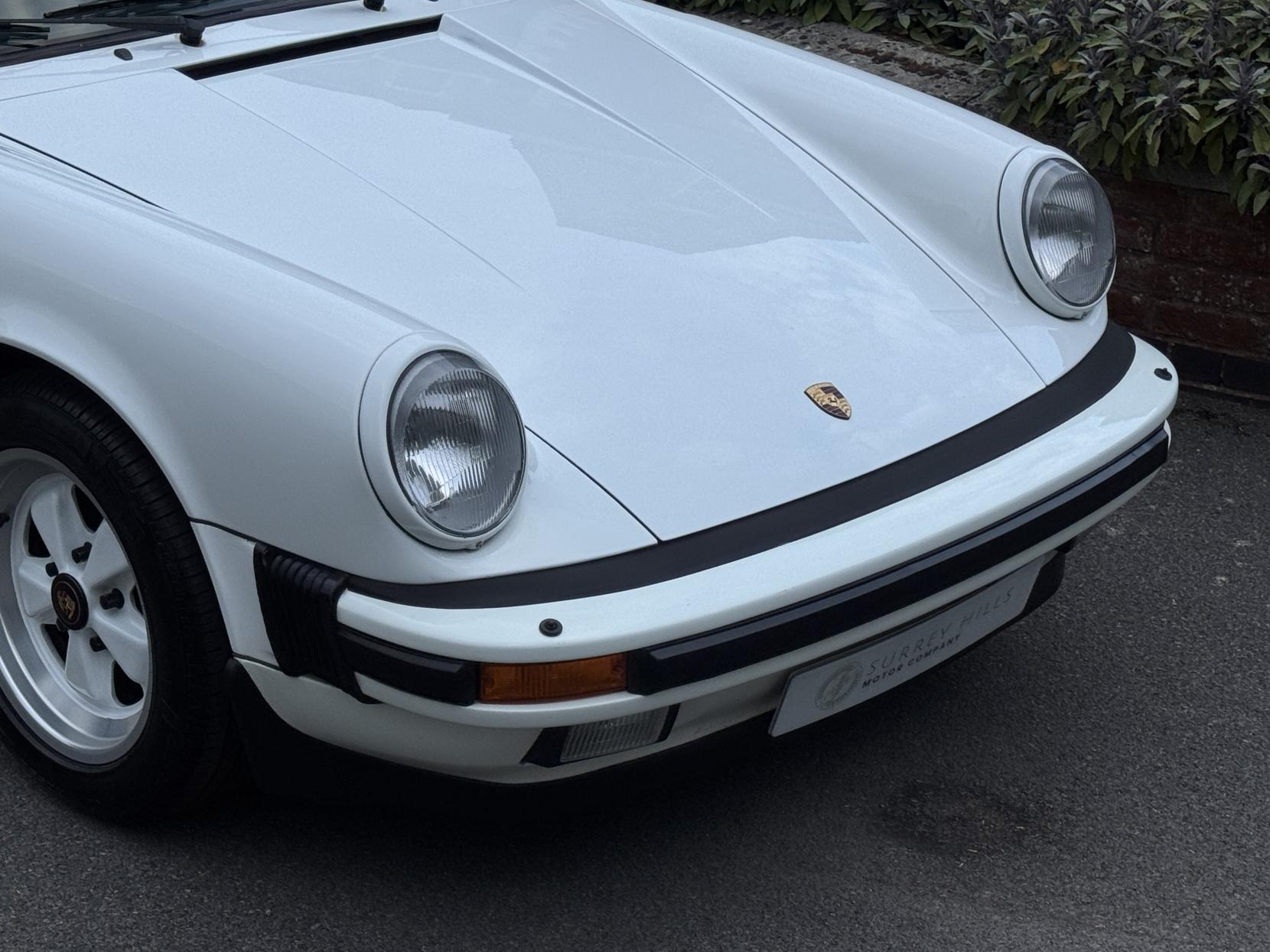 Porsche 911 3.2 Classic Carrera Targa 2dr Petrol Manual (231 bhp)