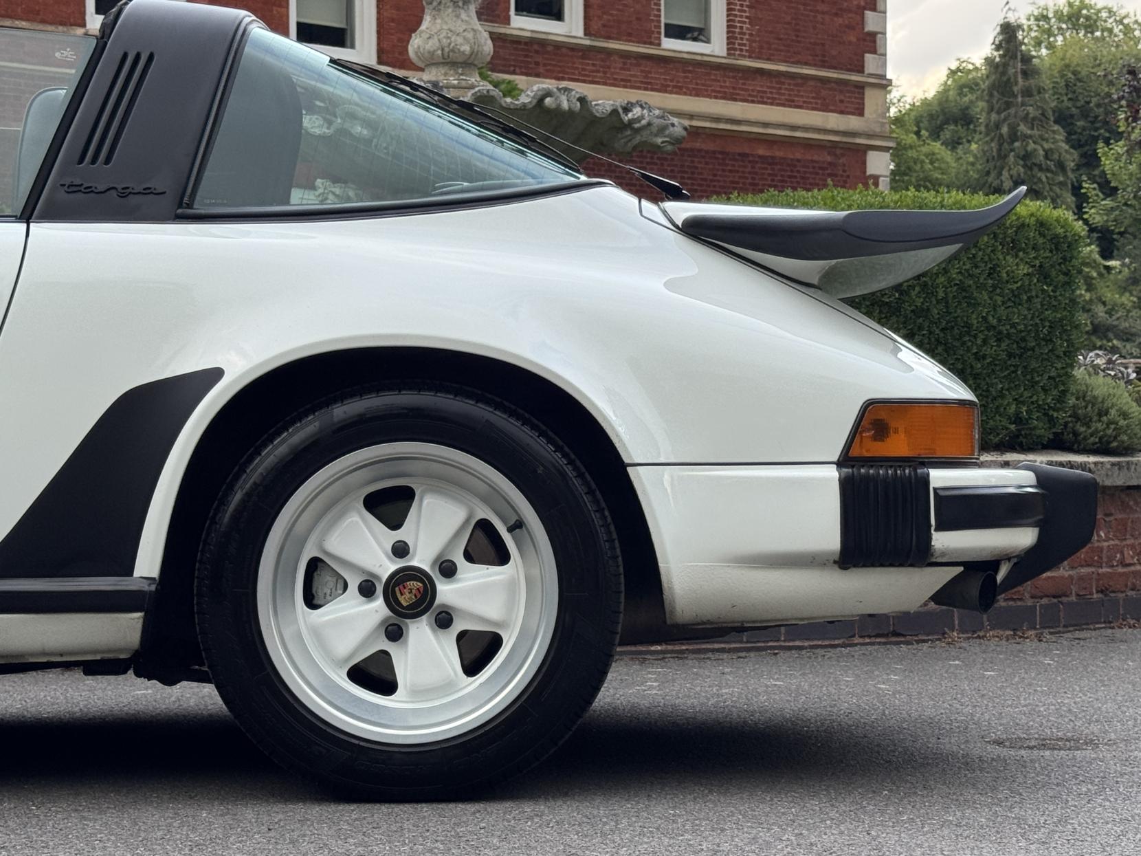 Porsche 911 3.2 Classic Carrera Targa 2dr Petrol Manual (231 bhp)