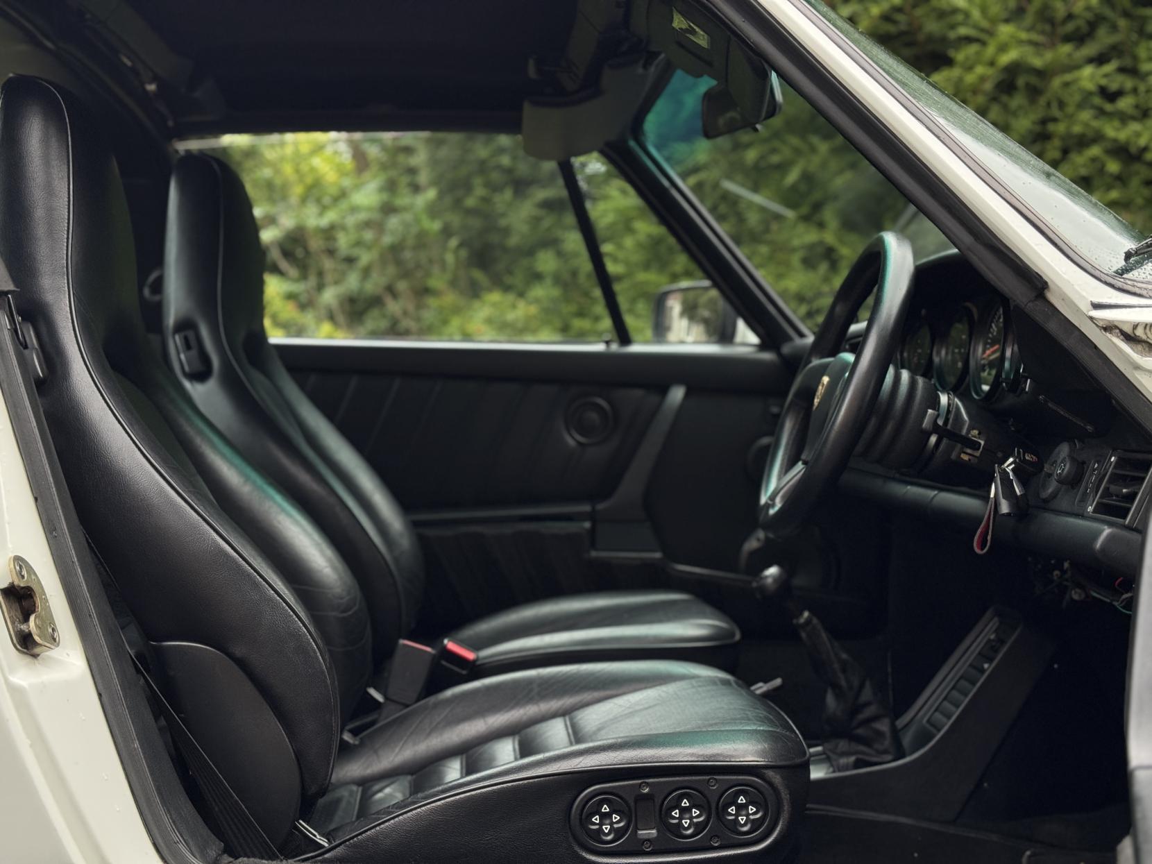Porsche 911 3.2 Classic Carrera Targa 2dr Petrol Manual (231 bhp)