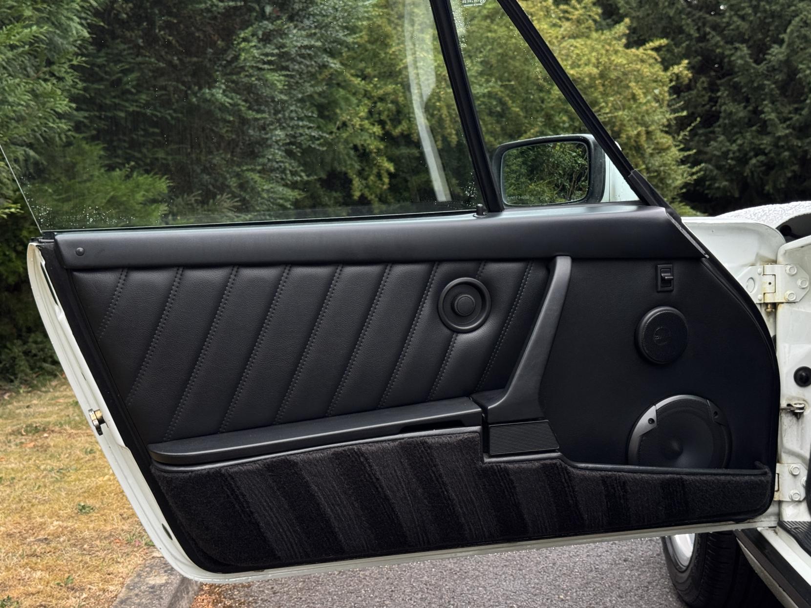 Porsche 911 3.2 Classic Carrera Targa 2dr Petrol Manual (231 bhp)