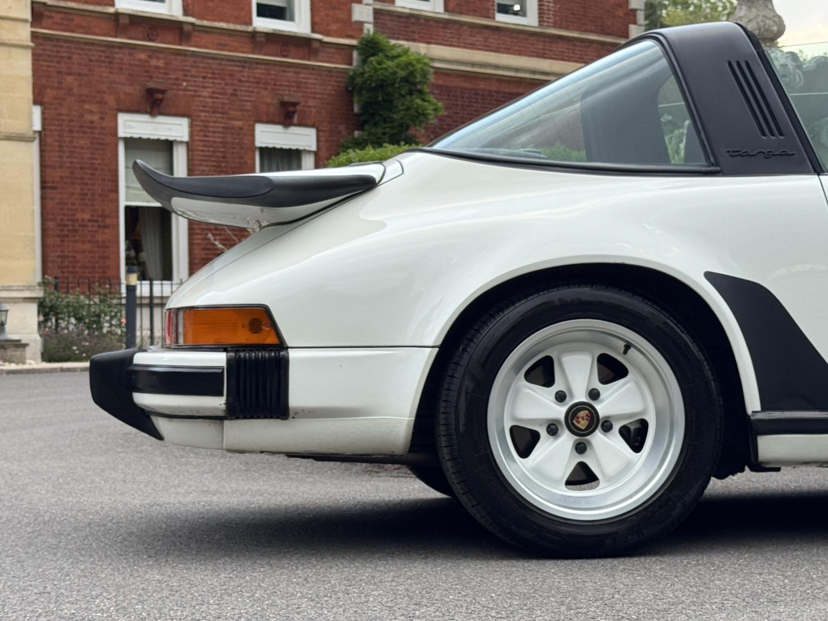 Porsche 911 3.2 Classic Carrera Targa 2dr Petrol Manual (231 bhp)