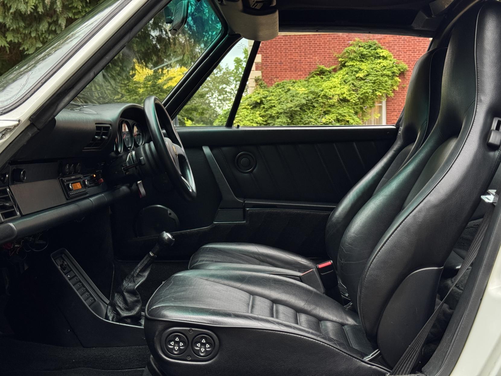 Porsche 911 3.2 Classic Carrera Targa 2dr Petrol Manual (231 bhp)