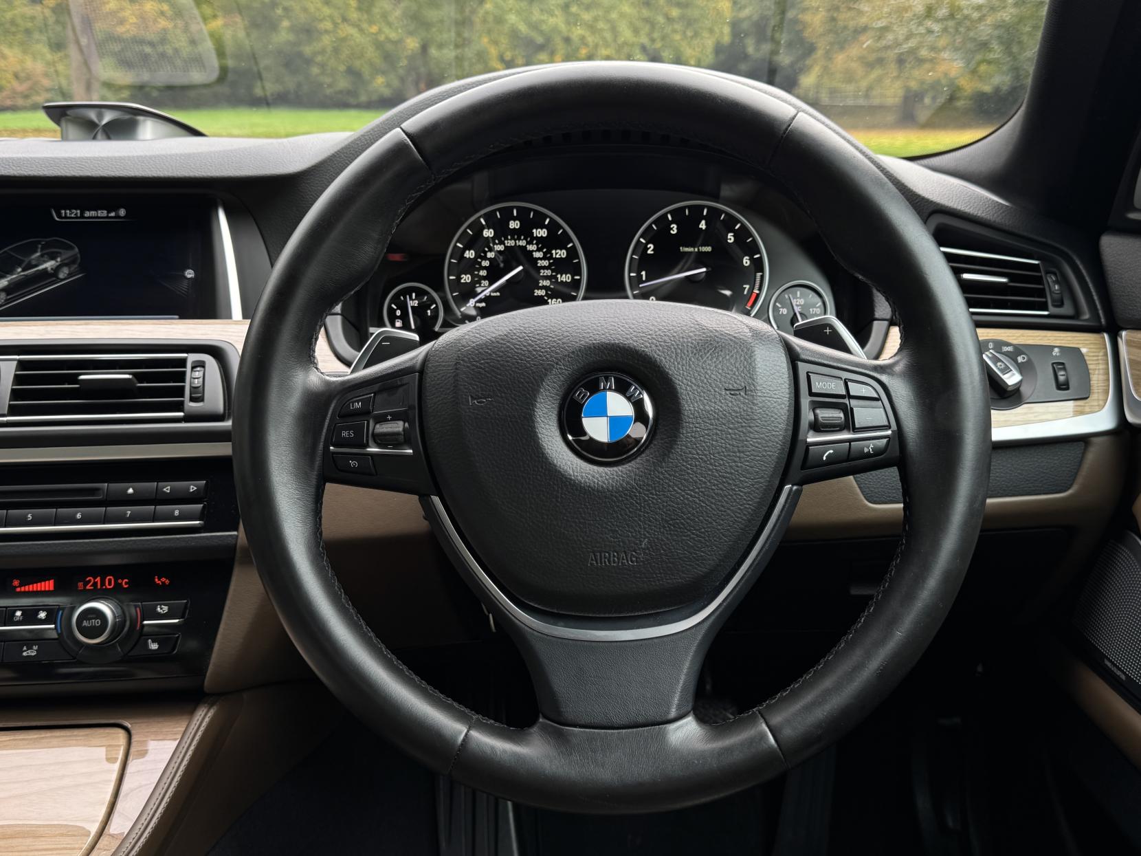 BMW 5 Series 3.0 535i Luxury Saloon 4dr Petrol Auto Euro 6 (s/s) (306 ps)