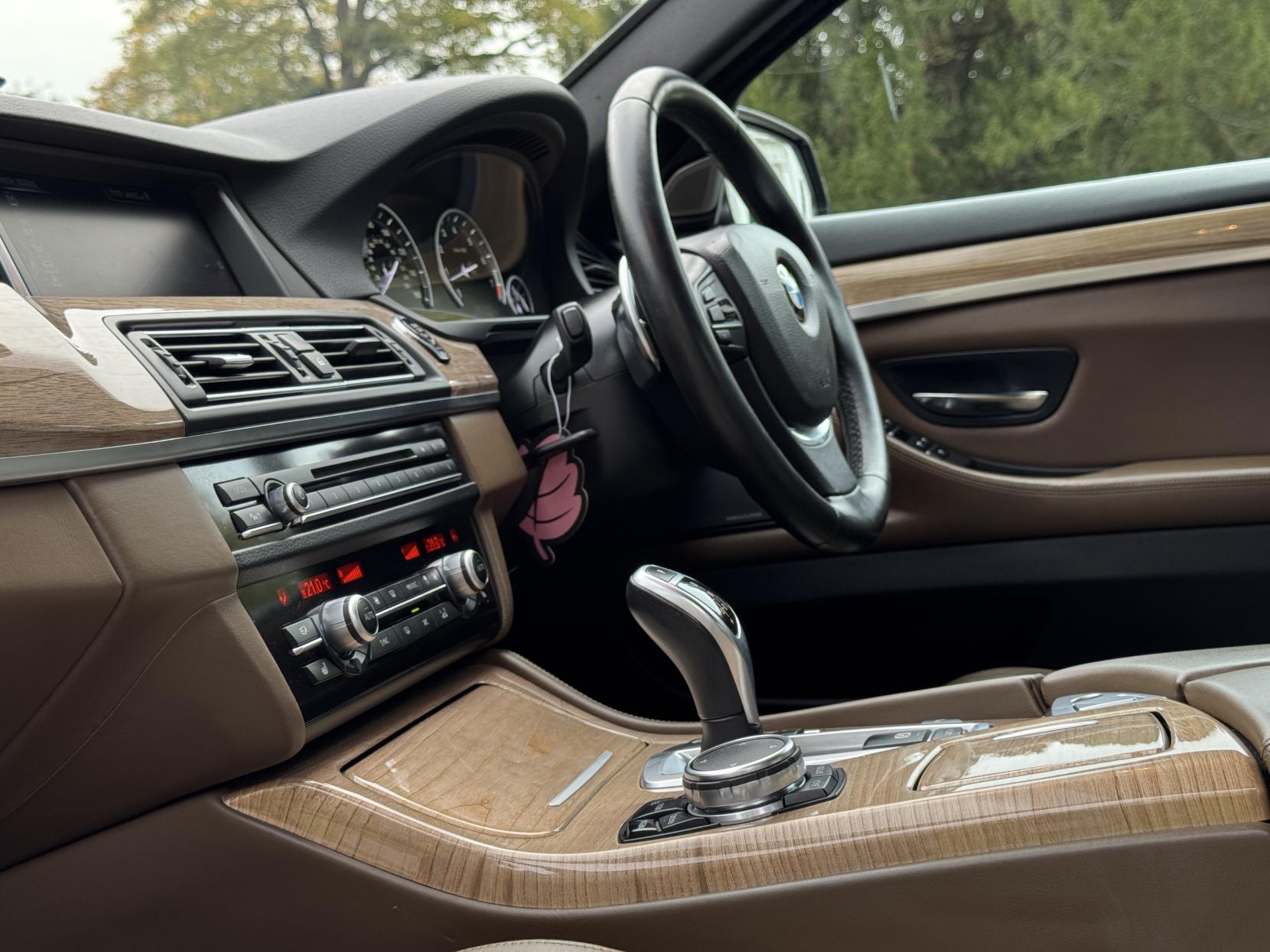 BMW 5 Series 3.0 535i Luxury Saloon 4dr Petrol Auto Euro 6 (s/s) (306 ps)