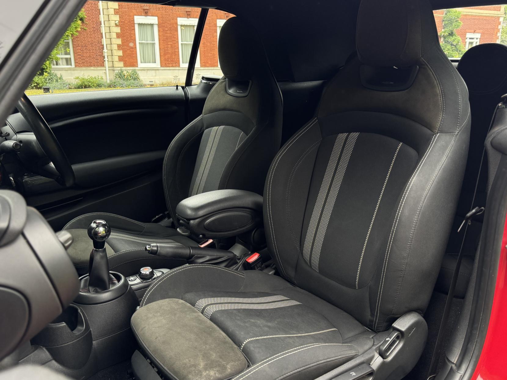 MINI Convertible 1.5 Cooper Sport Convertible 2dr Petrol Manual Euro 6 (s/s) (136 ps)