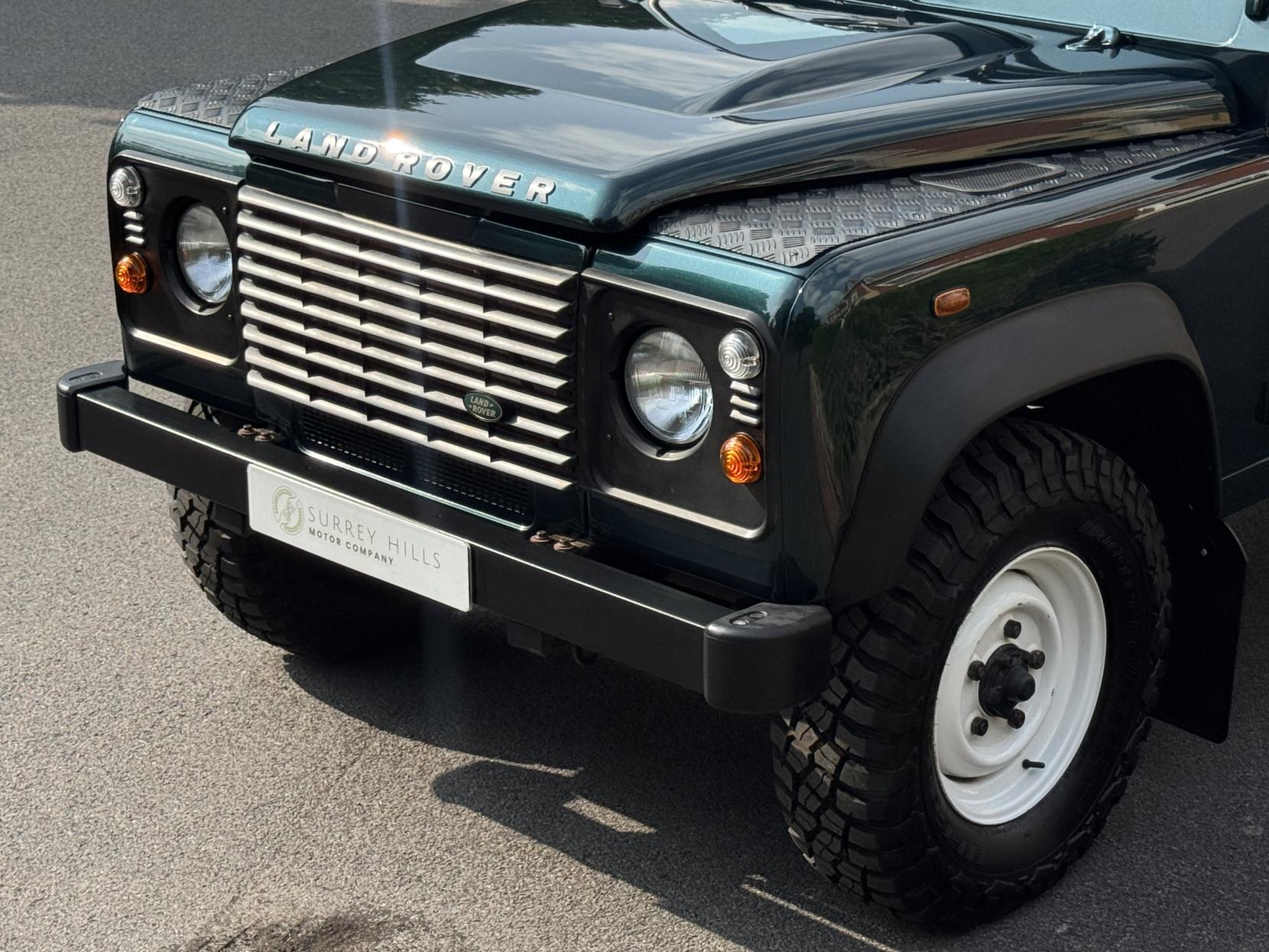 Land Rover Defender 110 2.2 TDCi Hard Top SUV 3dr Diesel Manual 4WD MWB Euro 5 (122 ps)