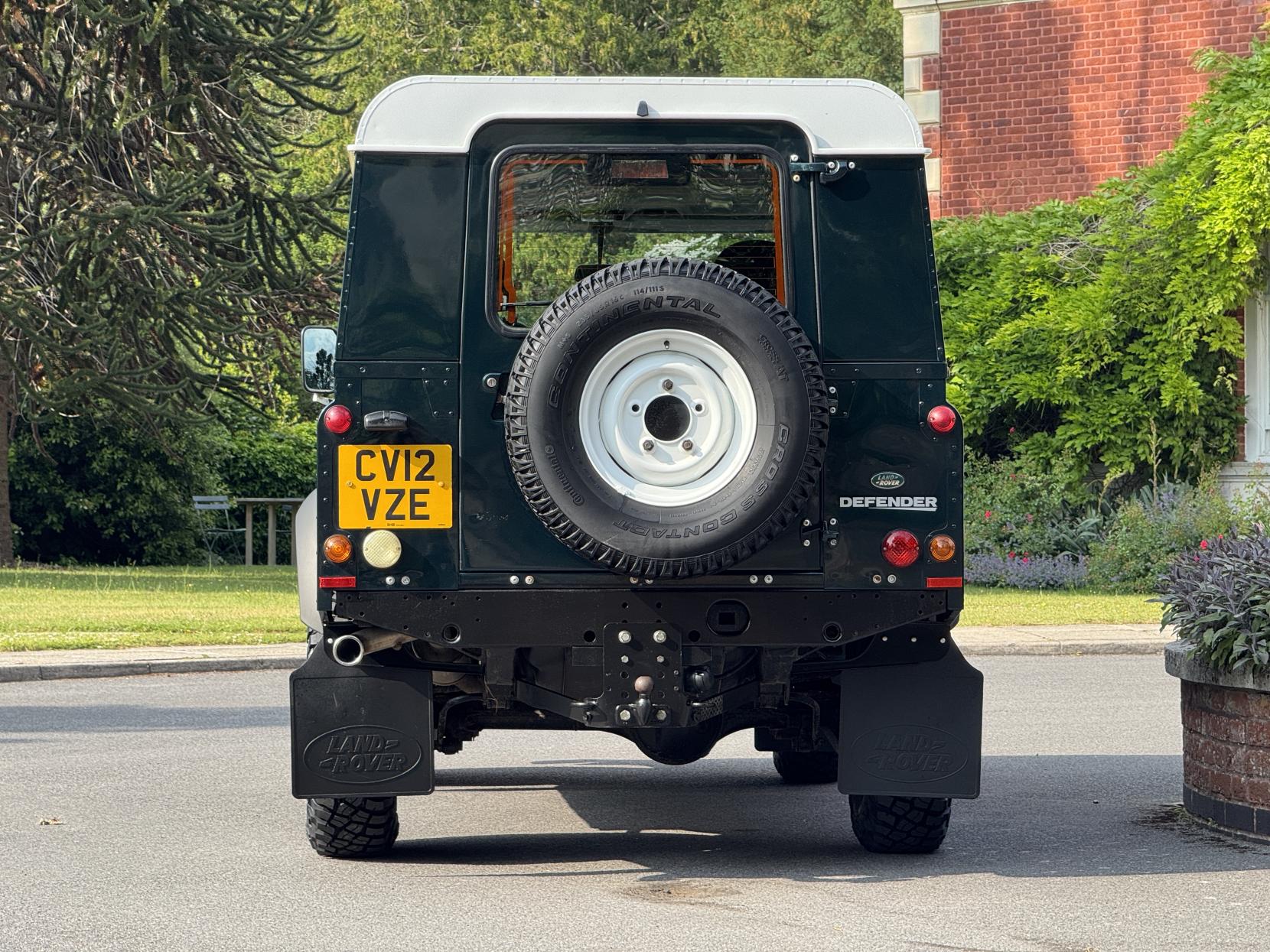 Land Rover Defender 110 2.2 TDCi Hard Top SUV 3dr Diesel Manual 4WD MWB Euro 5 (122 ps)