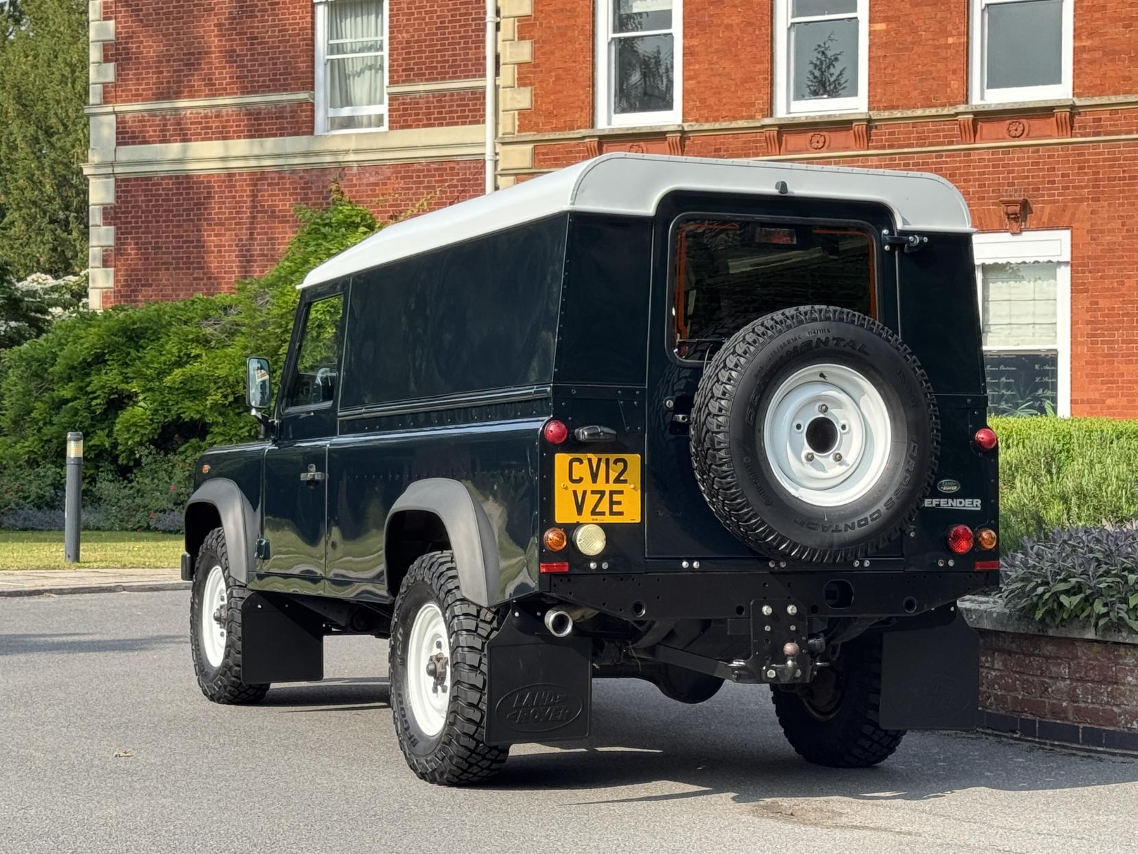 Land Rover Defender 110 2.2 TDCi Hard Top SUV 3dr Diesel Manual 4WD MWB Euro 5 (122 ps)