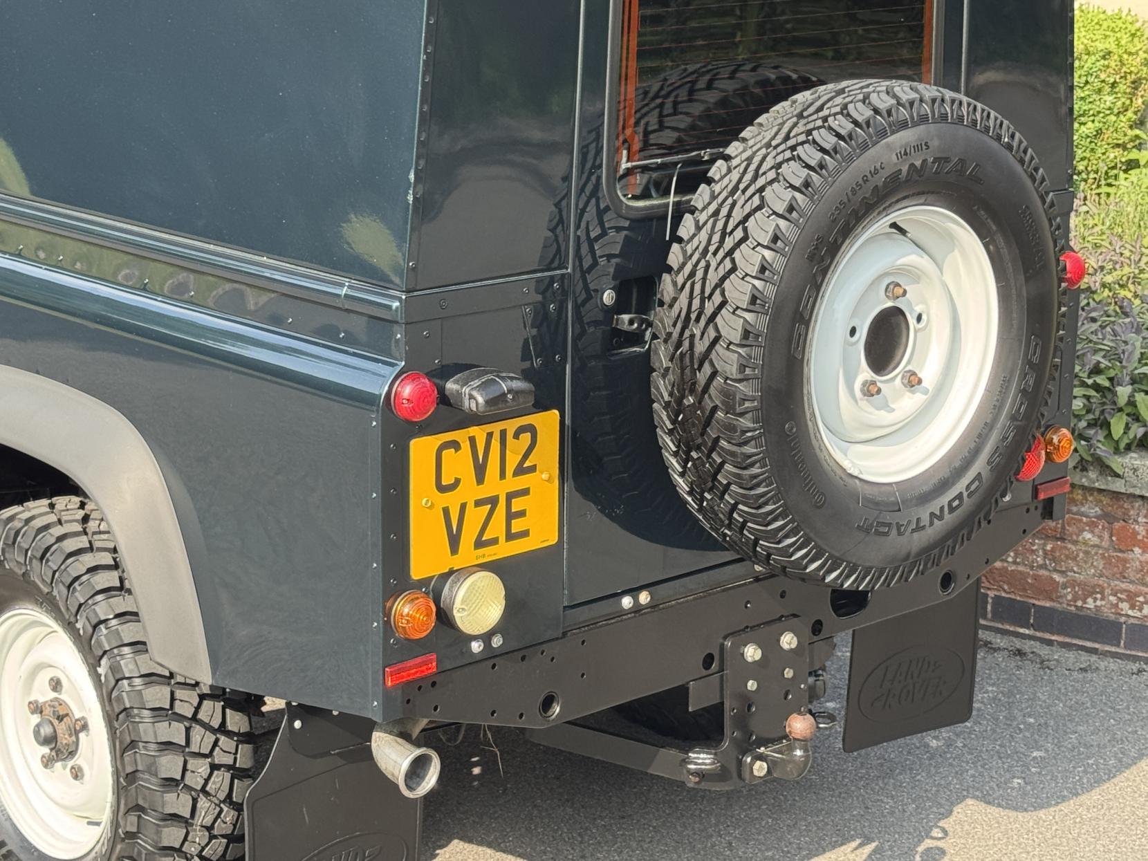 Land Rover Defender 110 2.2 TDCi Hard Top SUV 3dr Diesel Manual 4WD MWB Euro 5 (122 ps)