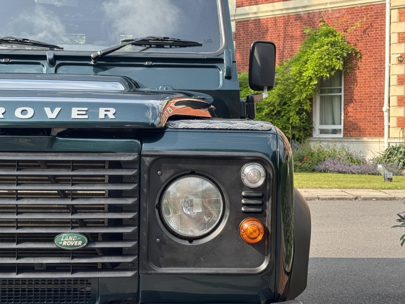 Land Rover Defender 110 2.2 TDCi Hard Top SUV 3dr Diesel Manual 4WD MWB Euro 5 (122 ps)