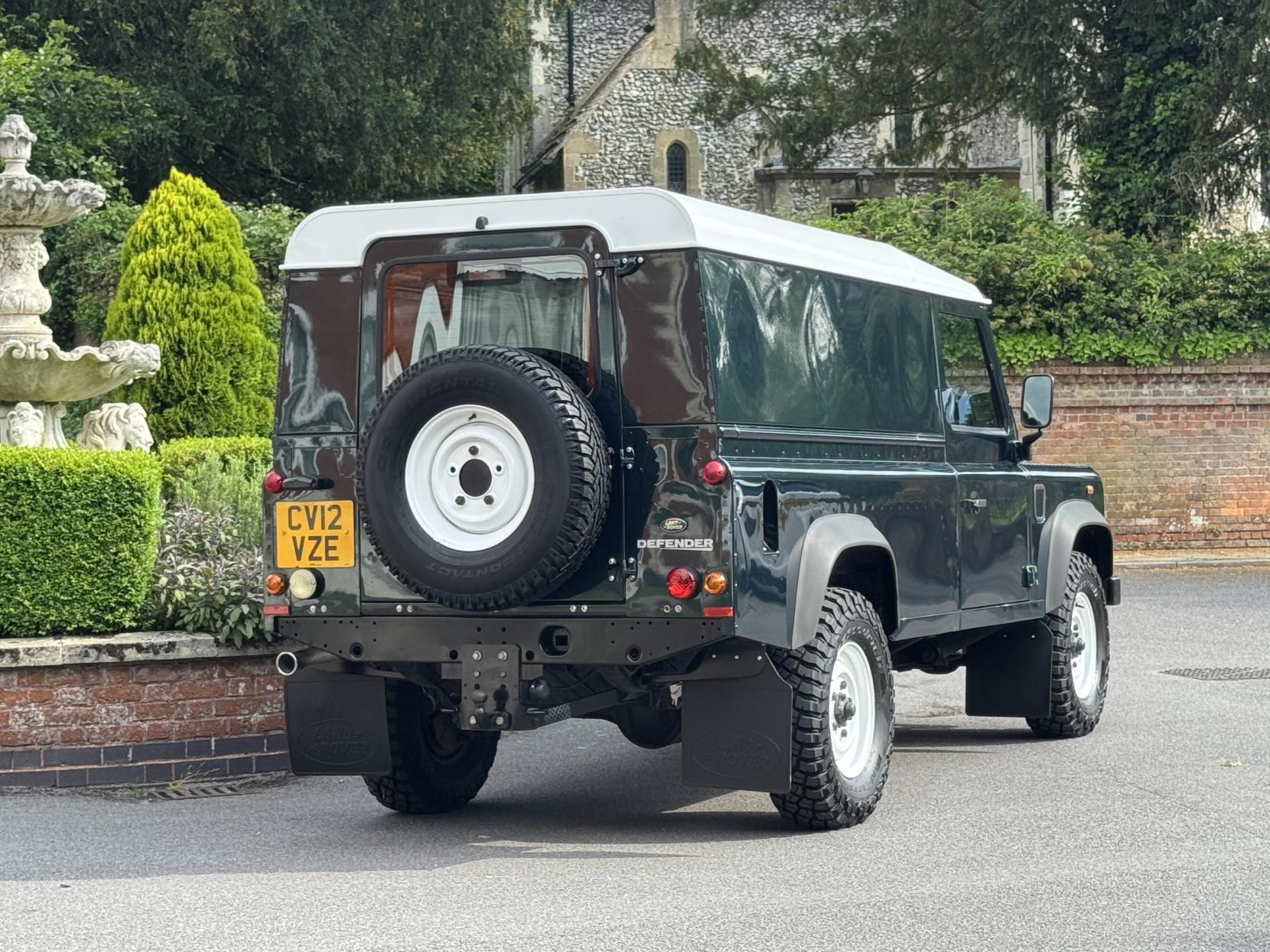 Land Rover Defender 110 2.2 TDCi Hard Top SUV 3dr Diesel Manual 4WD MWB Euro 5 (122 ps)