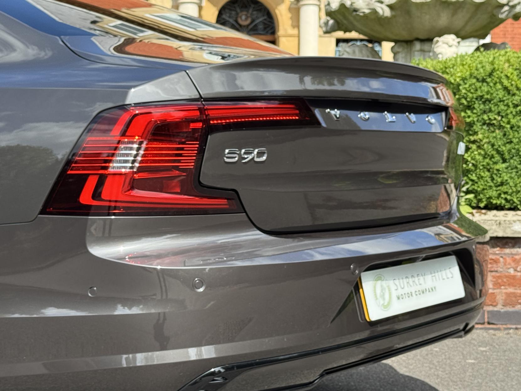 Volvo S90 2.0h T8 Recharge 18.8kWh Plus Bright Saloon 4dr Petrol Plug-in Hybrid Auto AWD Euro 6 (s/s) (455 ps)