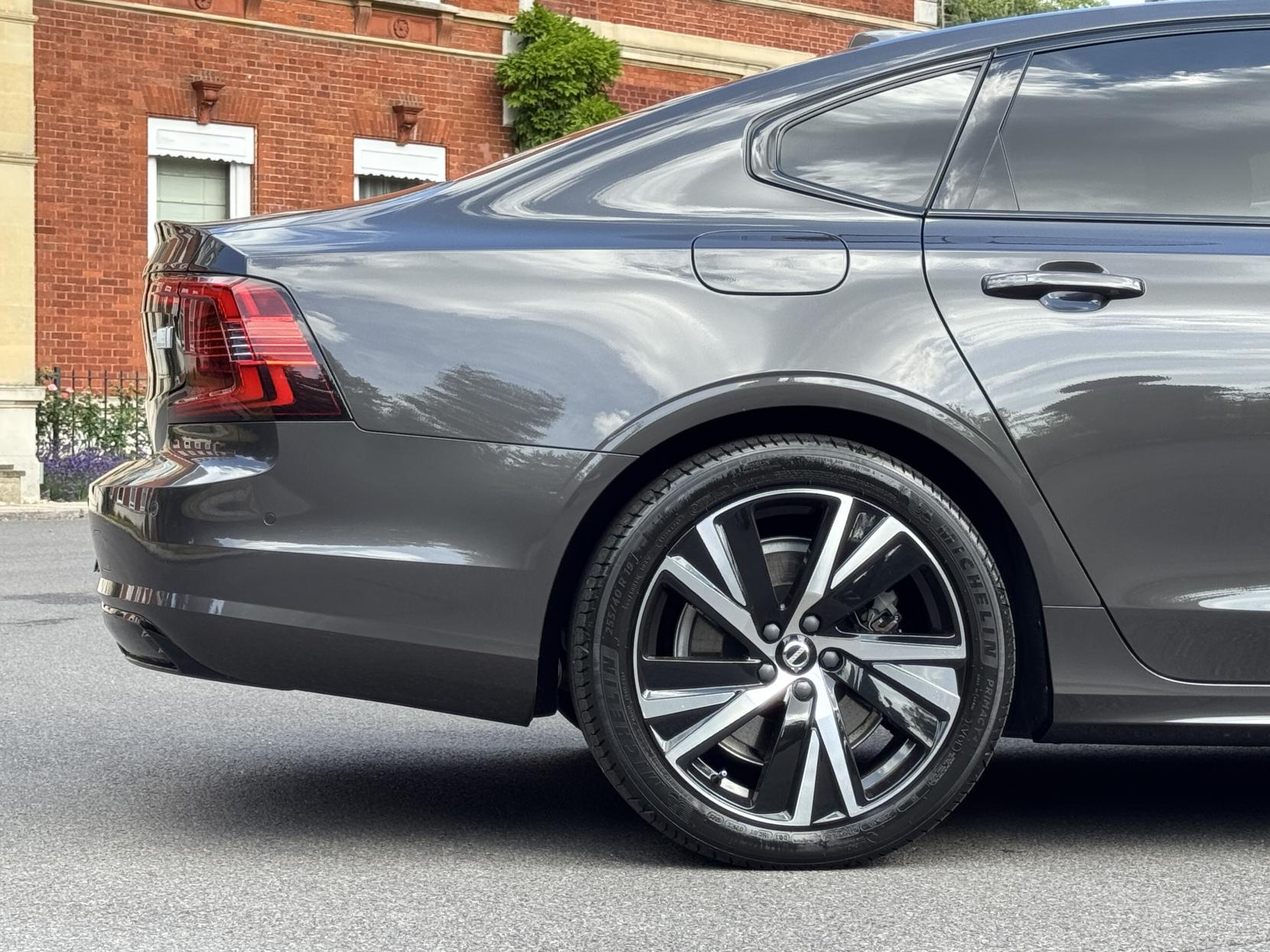 Volvo S90 2.0h T8 Recharge 18.8kWh Plus Bright Saloon 4dr Petrol Plug-in Hybrid Auto AWD Euro 6 (s/s) (455 ps)