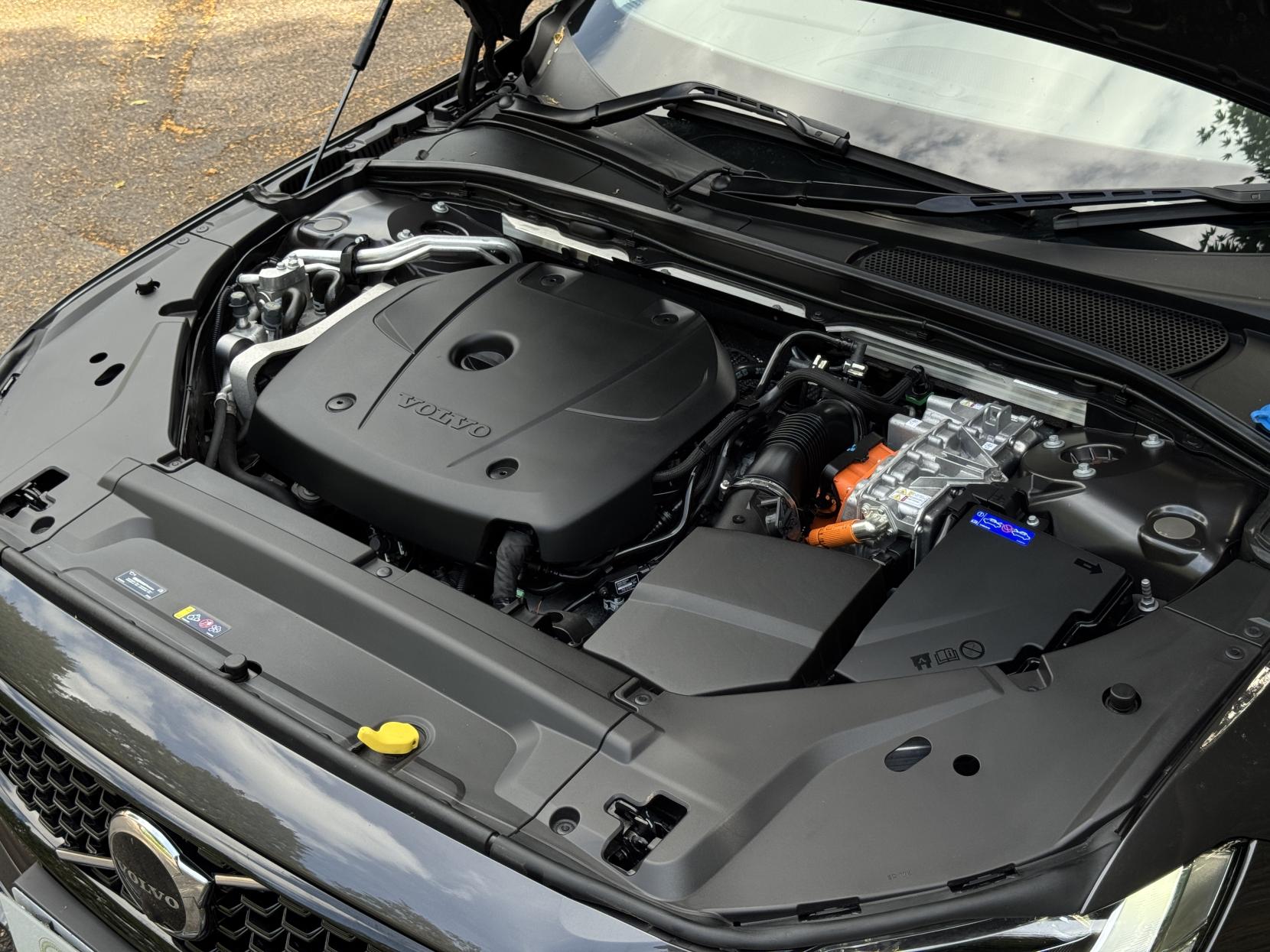 Volvo S90 2.0h T8 Recharge 18.8kWh Plus Bright Saloon 4dr Petrol Plug-in Hybrid Auto AWD Euro 6 (s/s) (455 ps)