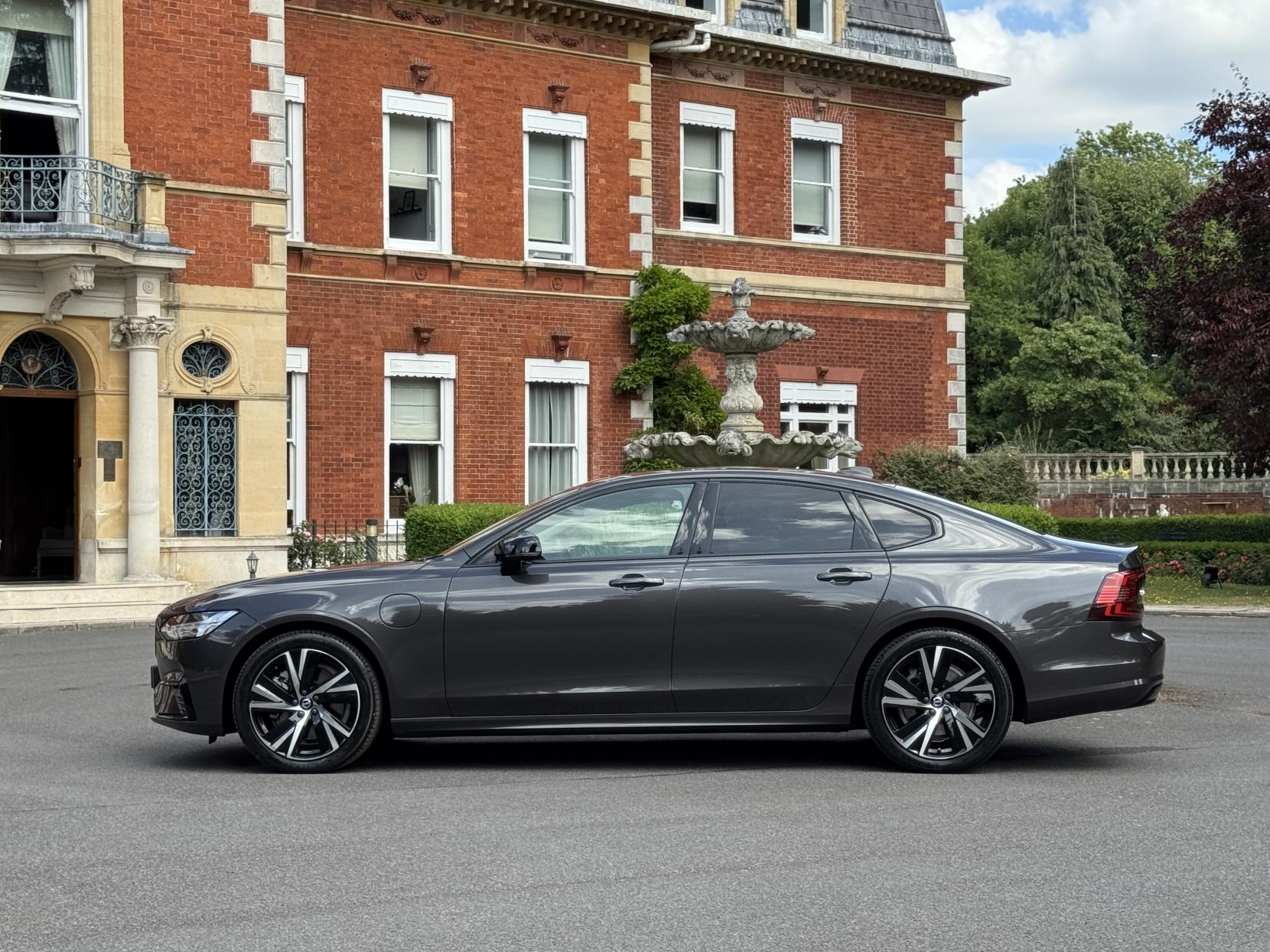 Volvo S90 2.0h T8 Recharge 18.8kWh Plus Bright Saloon 4dr Petrol Plug-in Hybrid Auto AWD Euro 6 (s/s) (455 ps)
