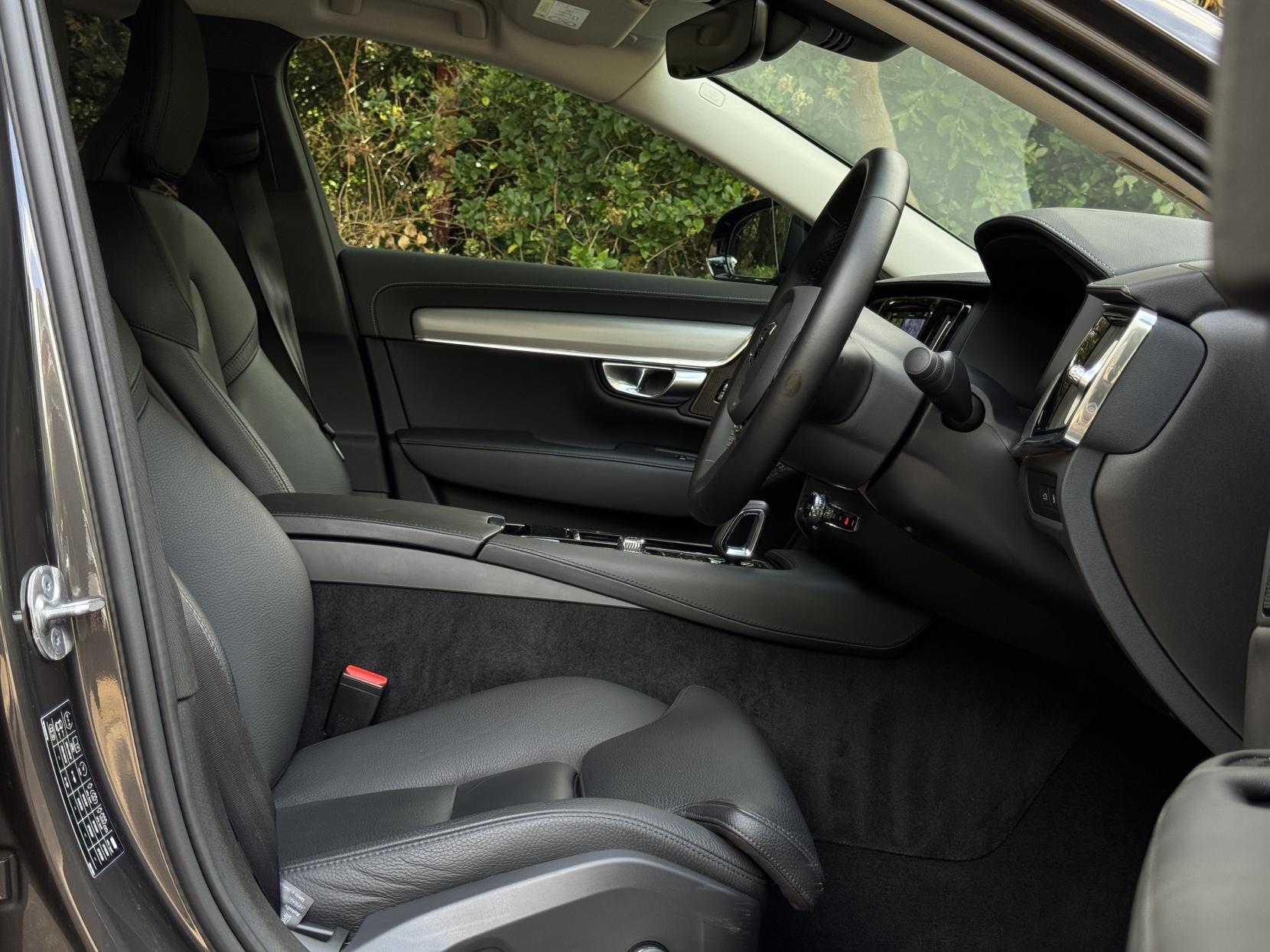 Volvo S90 2.0h T8 Recharge 18.8kWh Plus Bright Saloon 4dr Petrol Plug-in Hybrid Auto AWD Euro 6 (s/s) (455 ps)