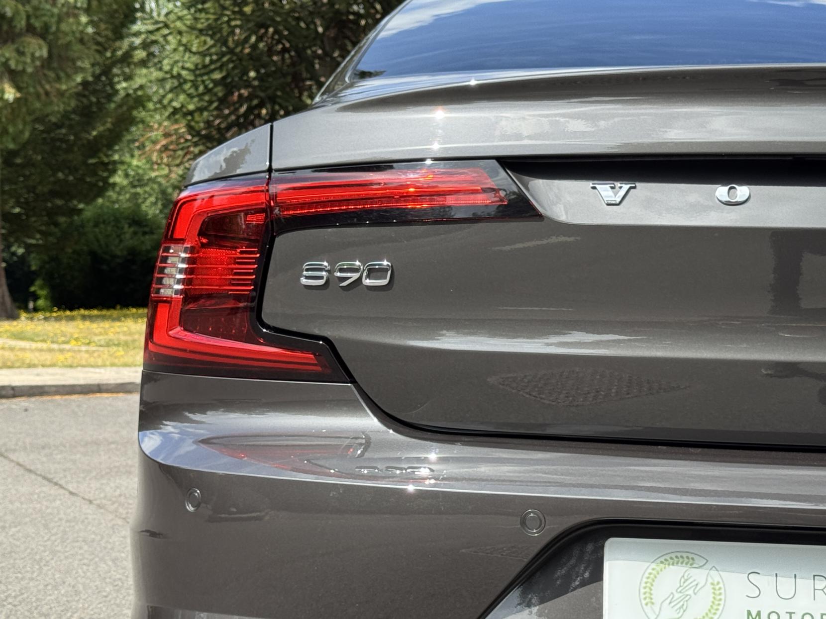 Volvo S90 2.0h T8 Recharge 18.8kWh Plus Bright Saloon 4dr Petrol Plug-in Hybrid Auto AWD Euro 6 (s/s) (455 ps)