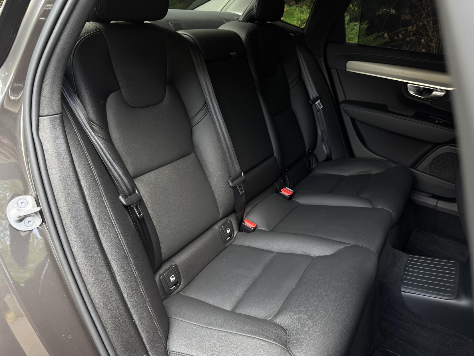 Volvo S90 2.0h T8 Recharge 18.8kWh Plus Bright Saloon 4dr Petrol Plug-in Hybrid Auto AWD Euro 6 (s/s) (455 ps)