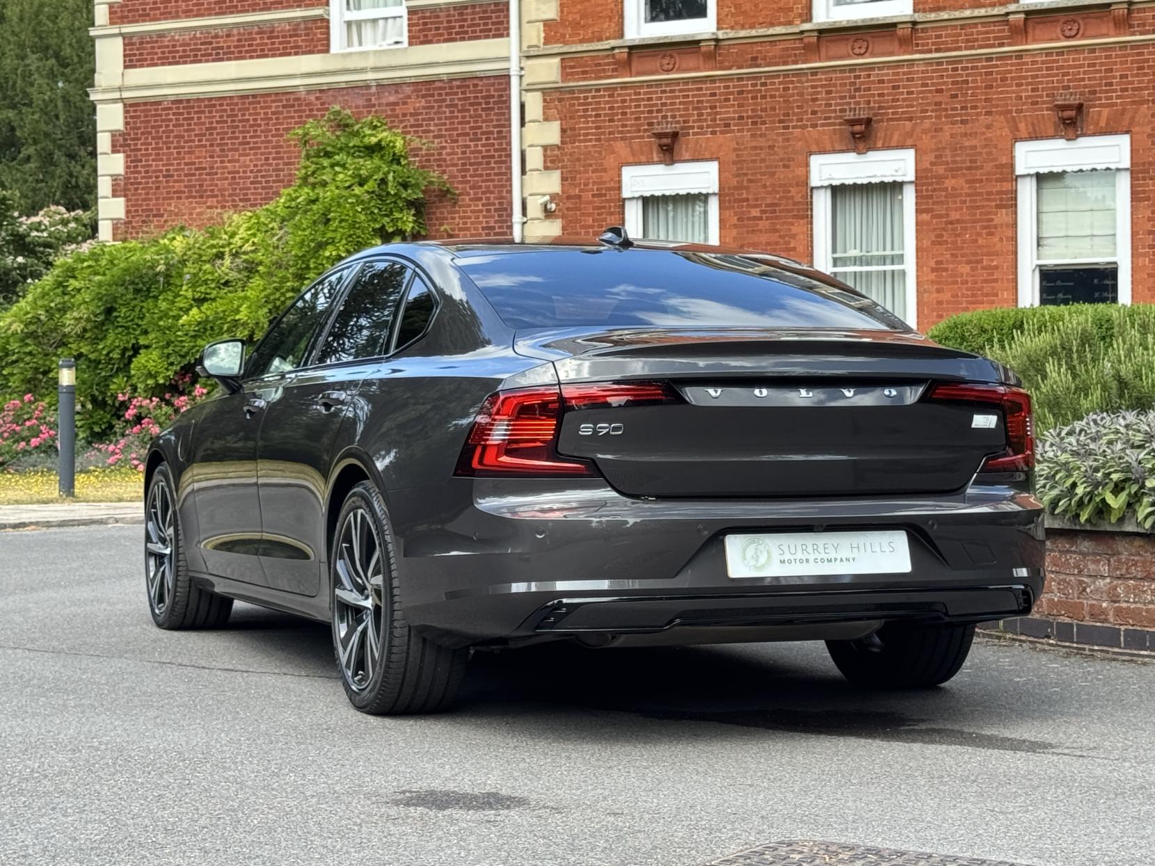 Volvo S90 2.0h T8 Recharge 18.8kWh Plus Bright Saloon 4dr Petrol Plug-in Hybrid Auto AWD Euro 6 (s/s) (455 ps)