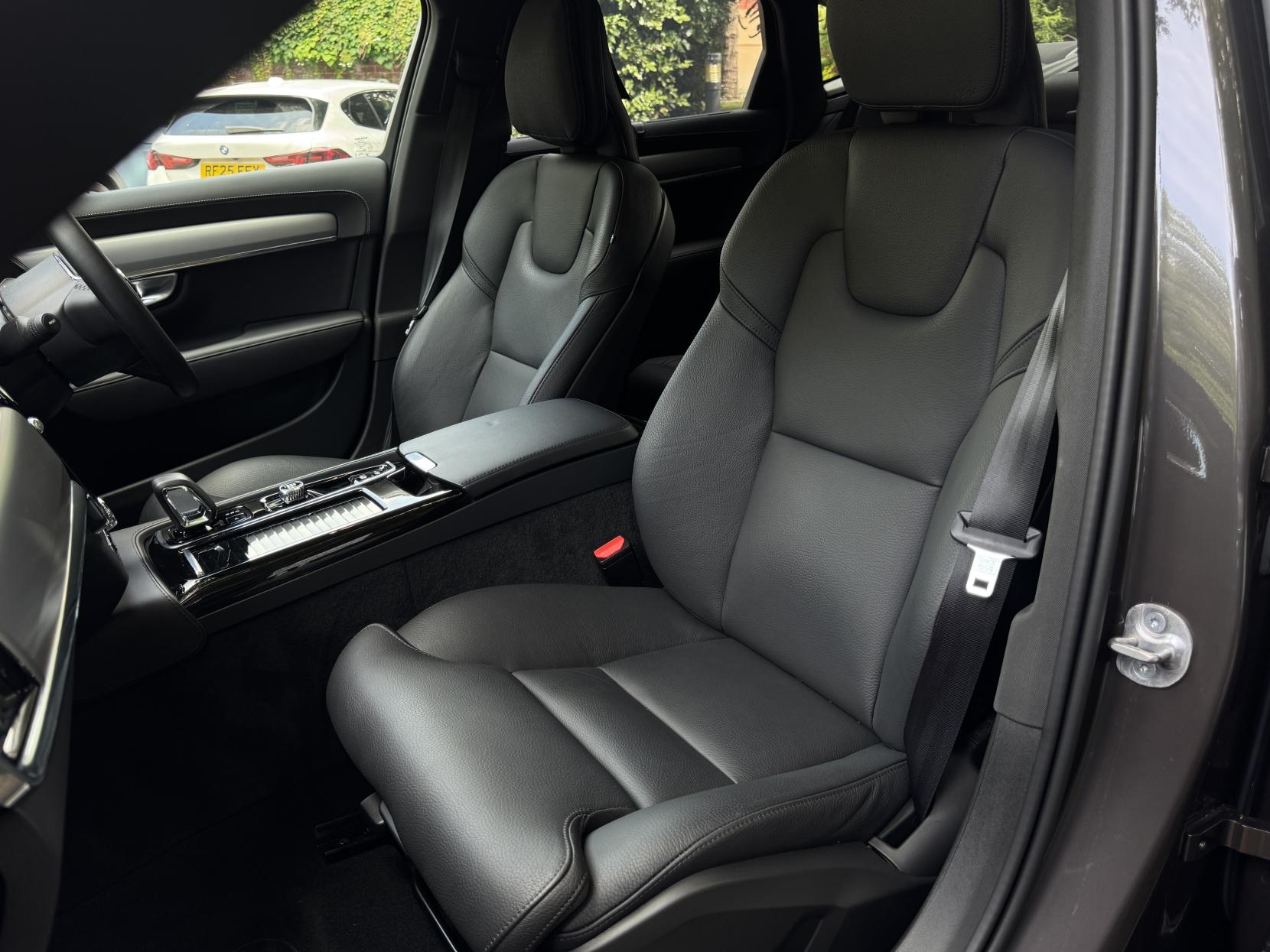 Volvo S90 2.0h T8 Recharge 18.8kWh Plus Bright Saloon 4dr Petrol Plug-in Hybrid Auto AWD Euro 6 (s/s) (455 ps)