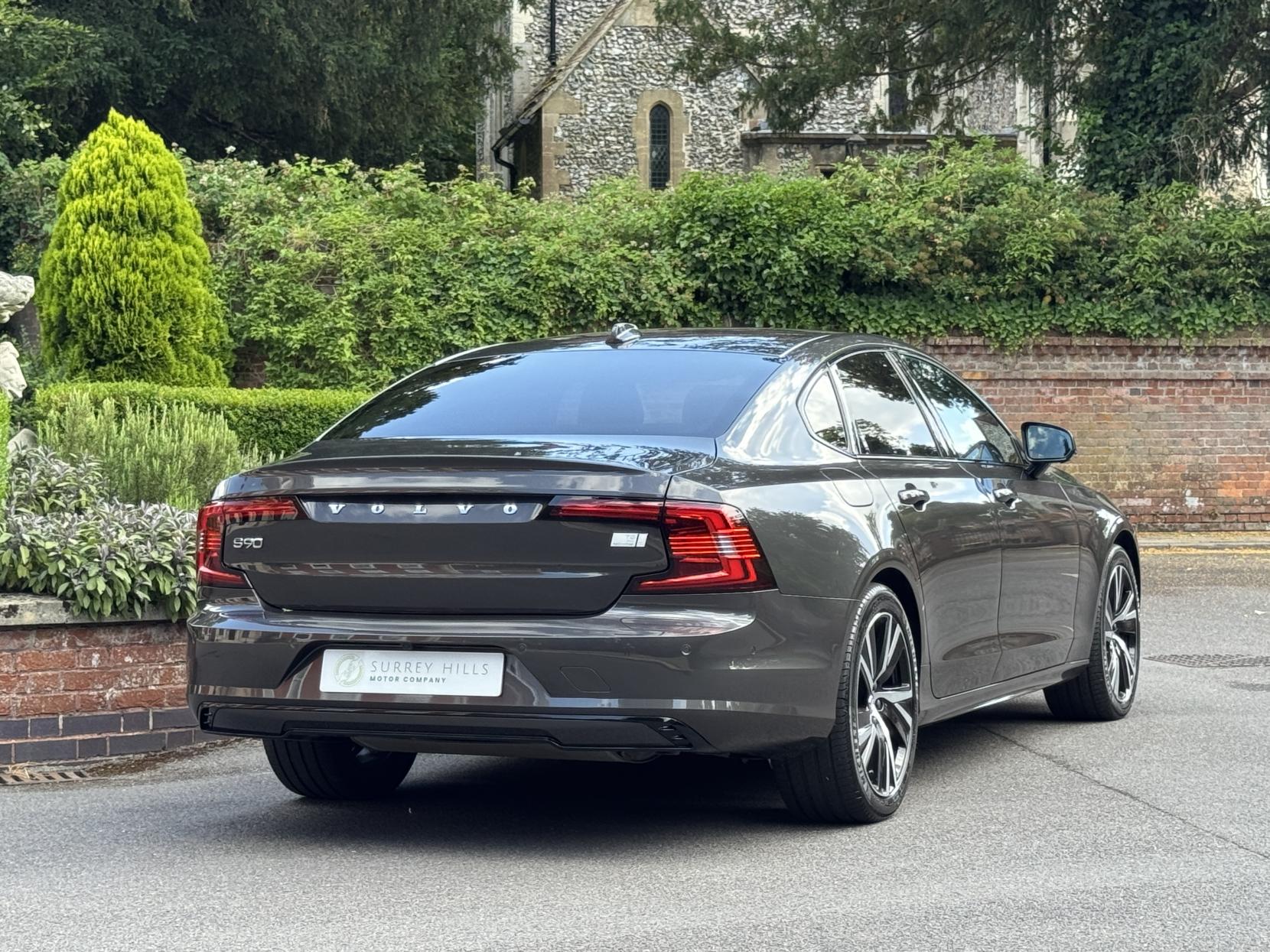 Volvo S90 2.0h T8 Recharge 18.8kWh Plus Bright Saloon 4dr Petrol Plug-in Hybrid Auto AWD Euro 6 (s/s) (455 ps)