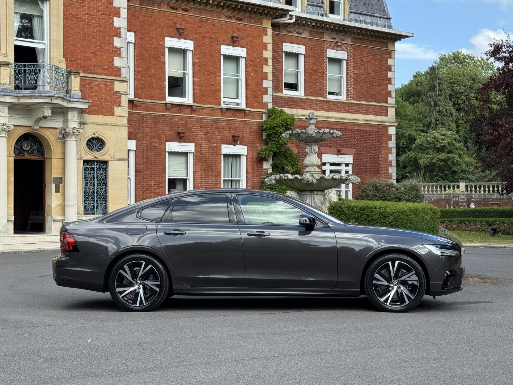 Volvo S90 2.0h T8 Recharge 18.8kWh Plus Bright Saloon 4dr Petrol Plug-in Hybrid Auto AWD Euro 6 (s/s) (455 ps)