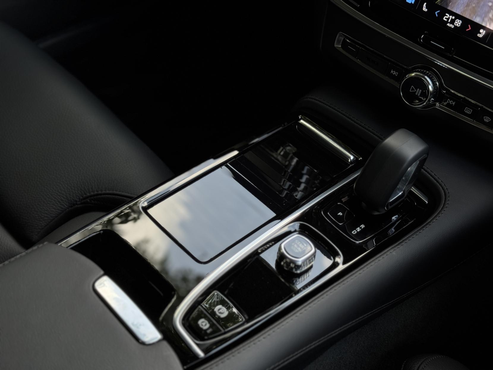 Volvo S90 2.0h T8 Recharge 18.8kWh Plus Bright Saloon 4dr Petrol Plug-in Hybrid Auto AWD Euro 6 (s/s) (455 ps)