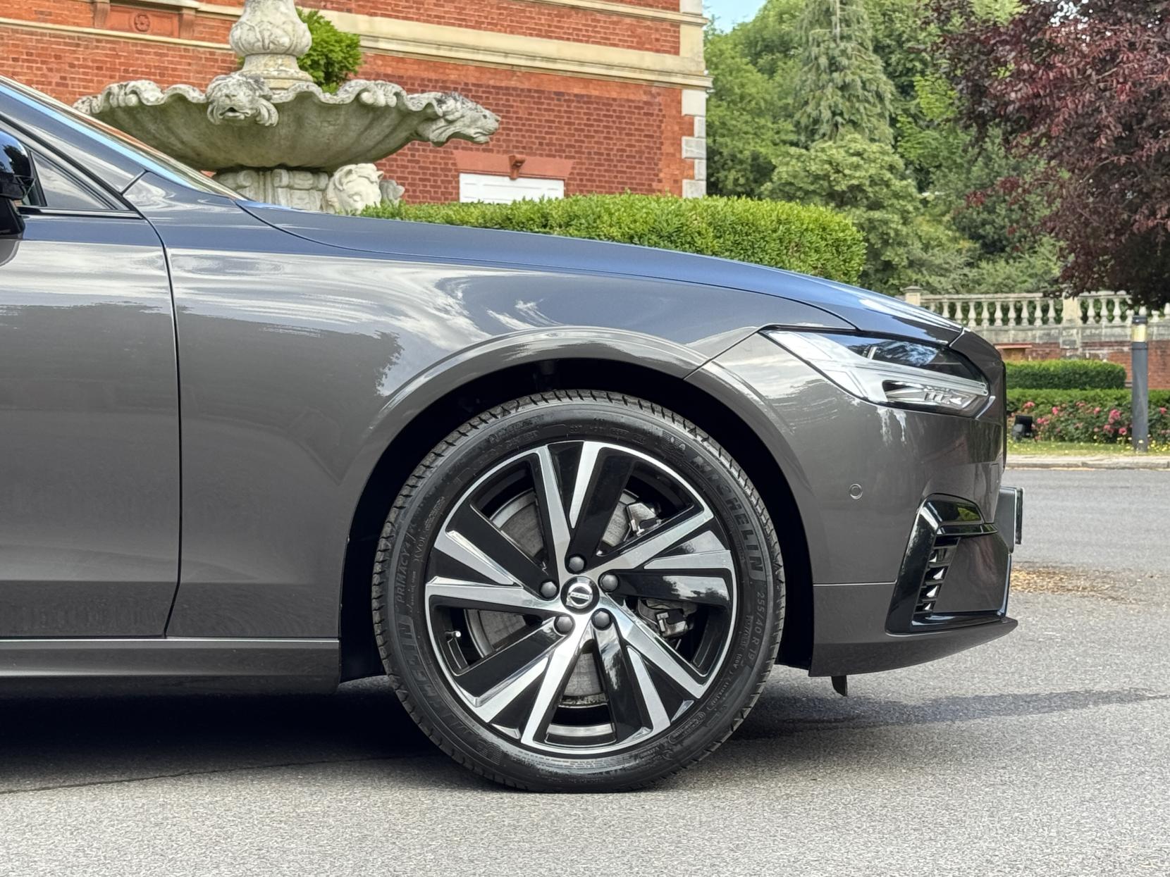 Volvo S90 2.0h T8 Recharge 18.8kWh Plus Bright Saloon 4dr Petrol Plug-in Hybrid Auto AWD Euro 6 (s/s) (455 ps)