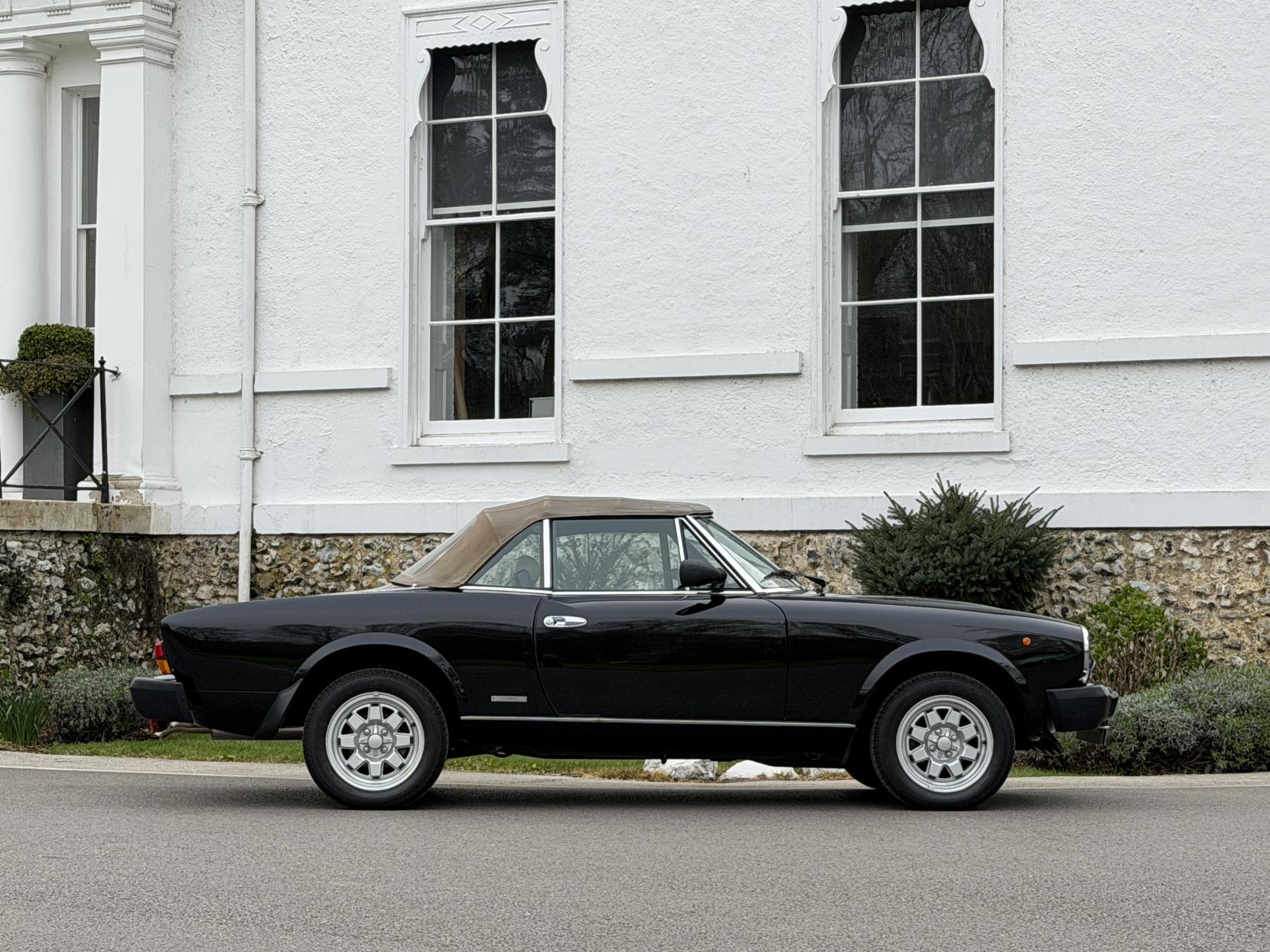 Fiat Pininfarina 1981cc Europa Spider (1979–1982)