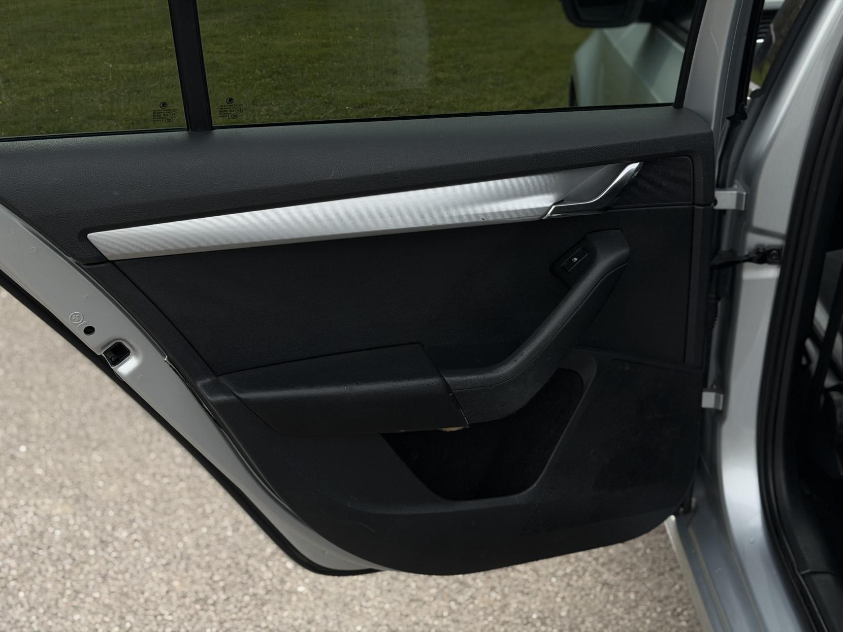 Skoda Octavia 1.6 TDI SE L Estate 5dr Diesel Manual Euro 6 (s/s) (110 ps)