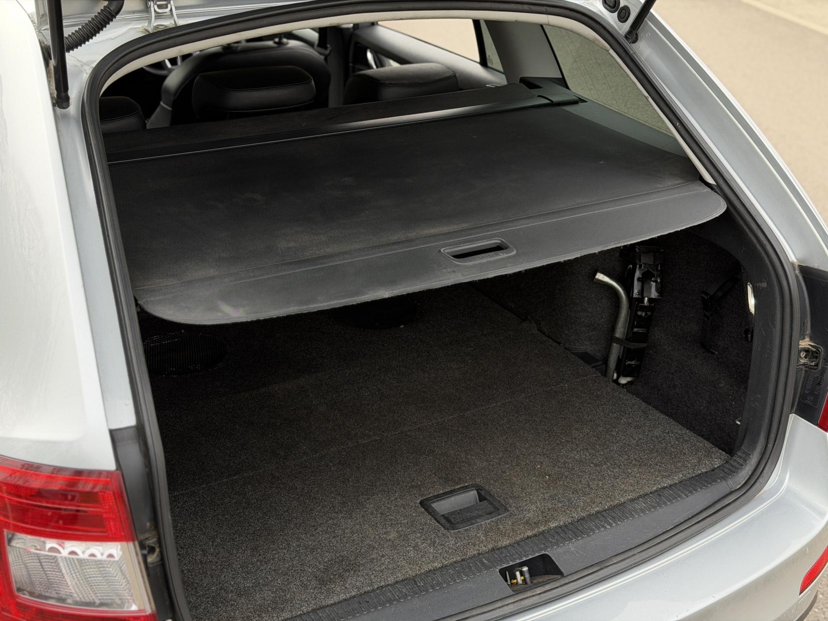 Skoda Octavia 1.6 TDI SE L Estate 5dr Diesel Manual Euro 6 (s/s) (110 ps)