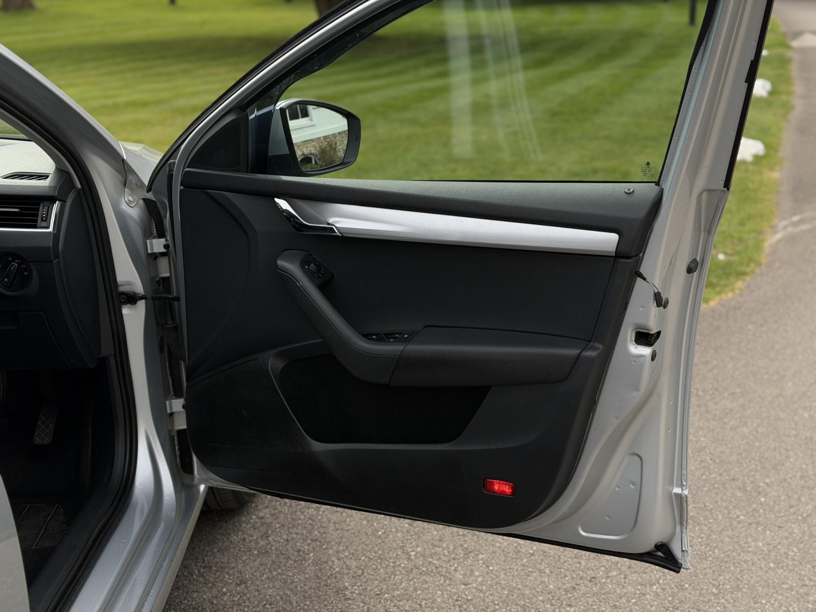 Skoda Octavia 1.6 TDI SE L Estate 5dr Diesel Manual Euro 6 (s/s) (110 ps)