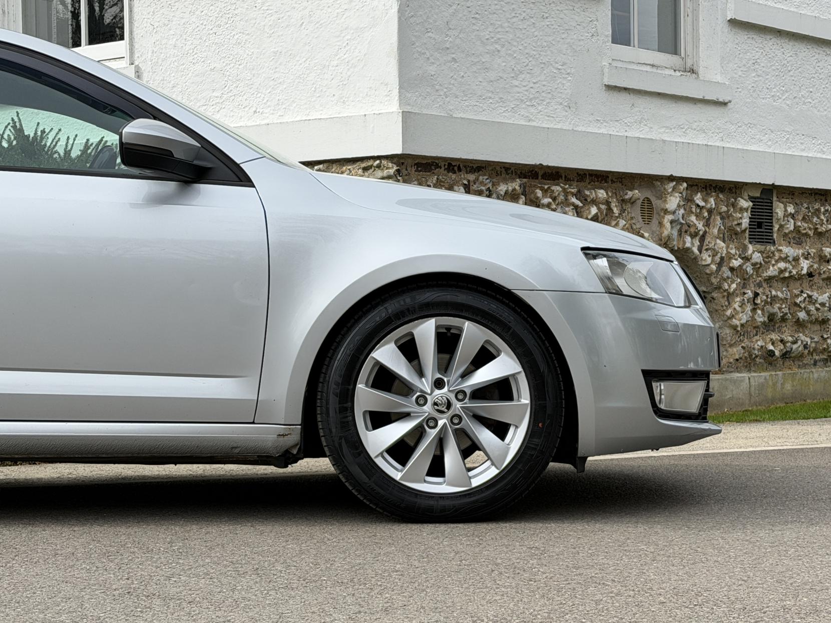 Skoda Octavia 1.6 TDI SE L Estate 5dr Diesel Manual Euro 6 (s/s) (110 ps)