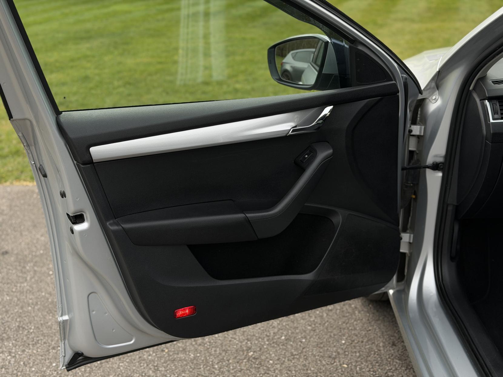 Skoda Octavia 1.6 TDI SE L Estate 5dr Diesel Manual Euro 6 (s/s) (110 ps)