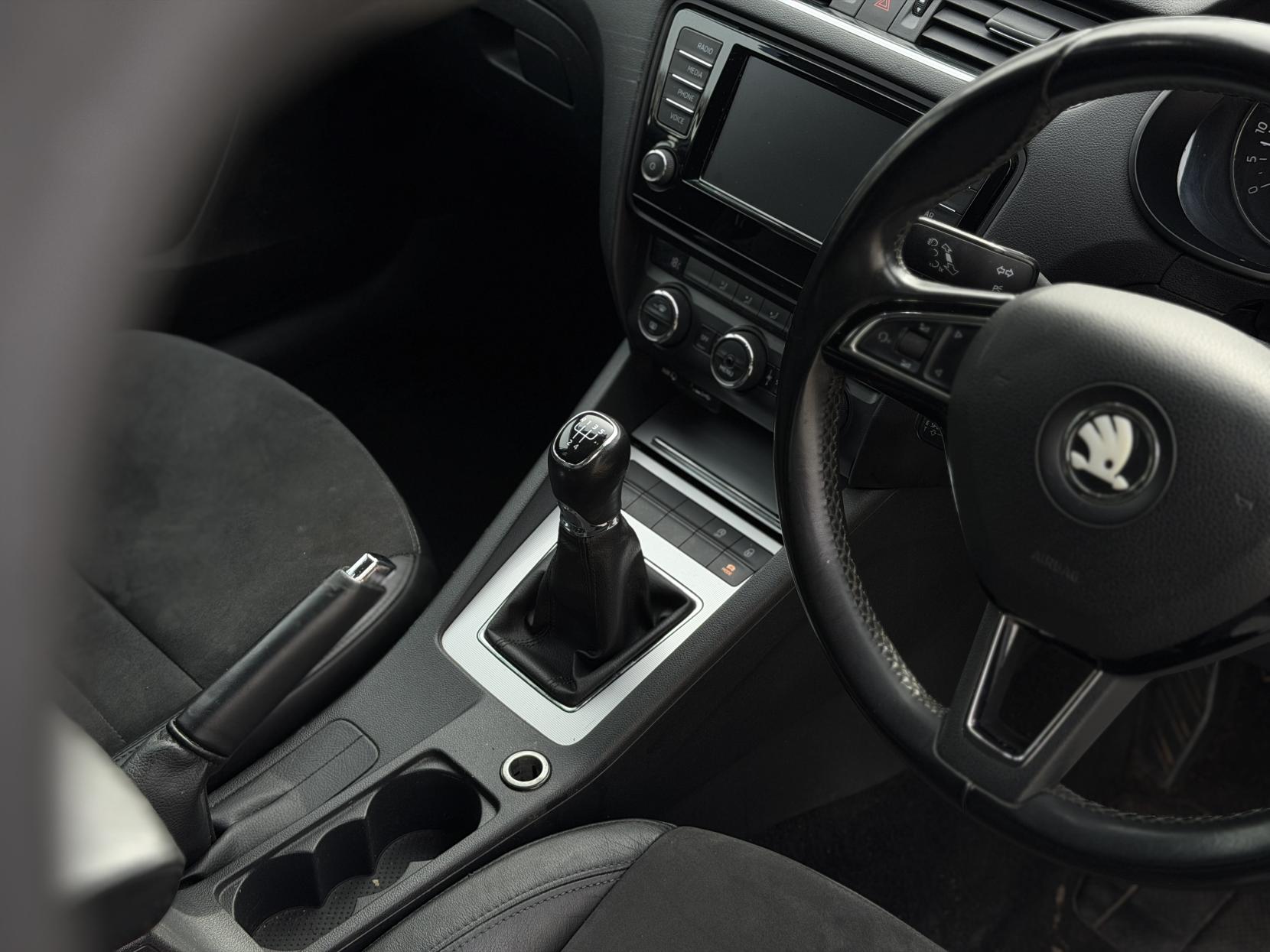 Skoda Octavia 1.6 TDI SE L Estate 5dr Diesel Manual Euro 6 (s/s) (110 ps)