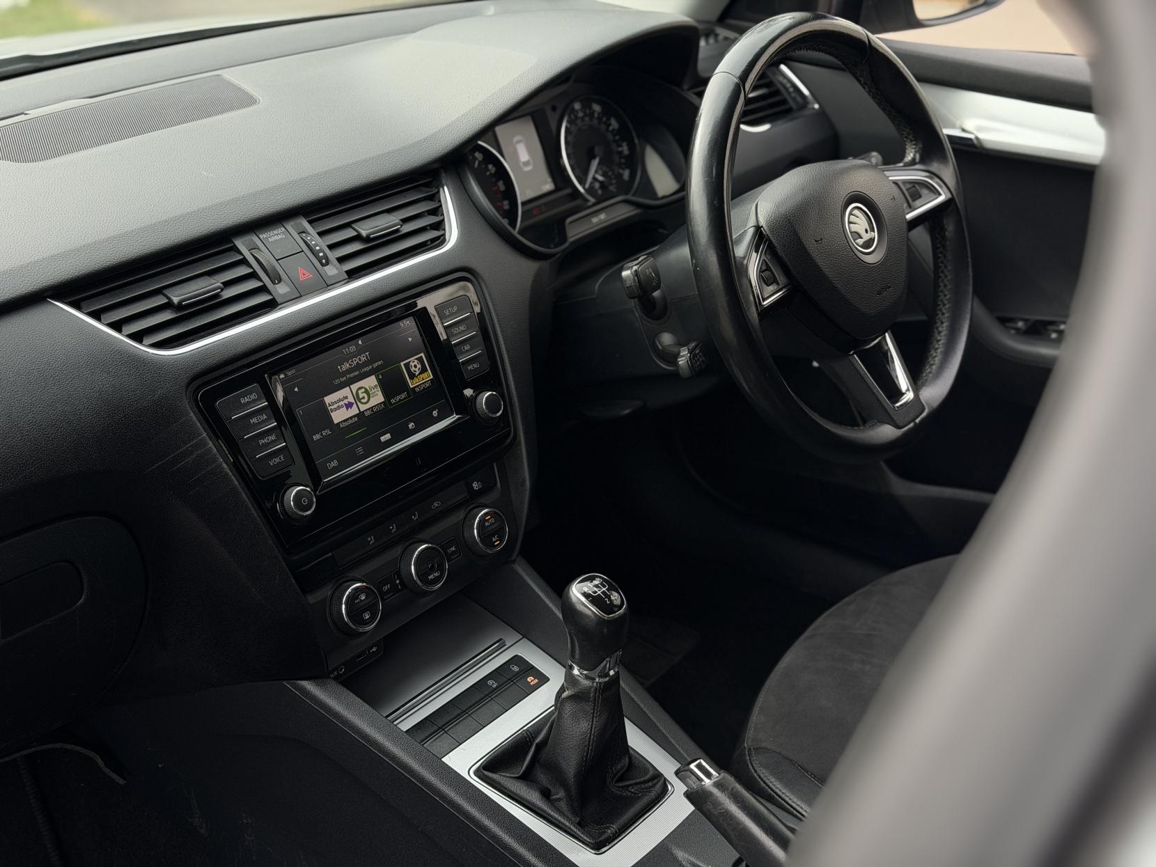 Skoda Octavia 1.6 TDI SE L Estate 5dr Diesel Manual Euro 6 (s/s) (110 ps)