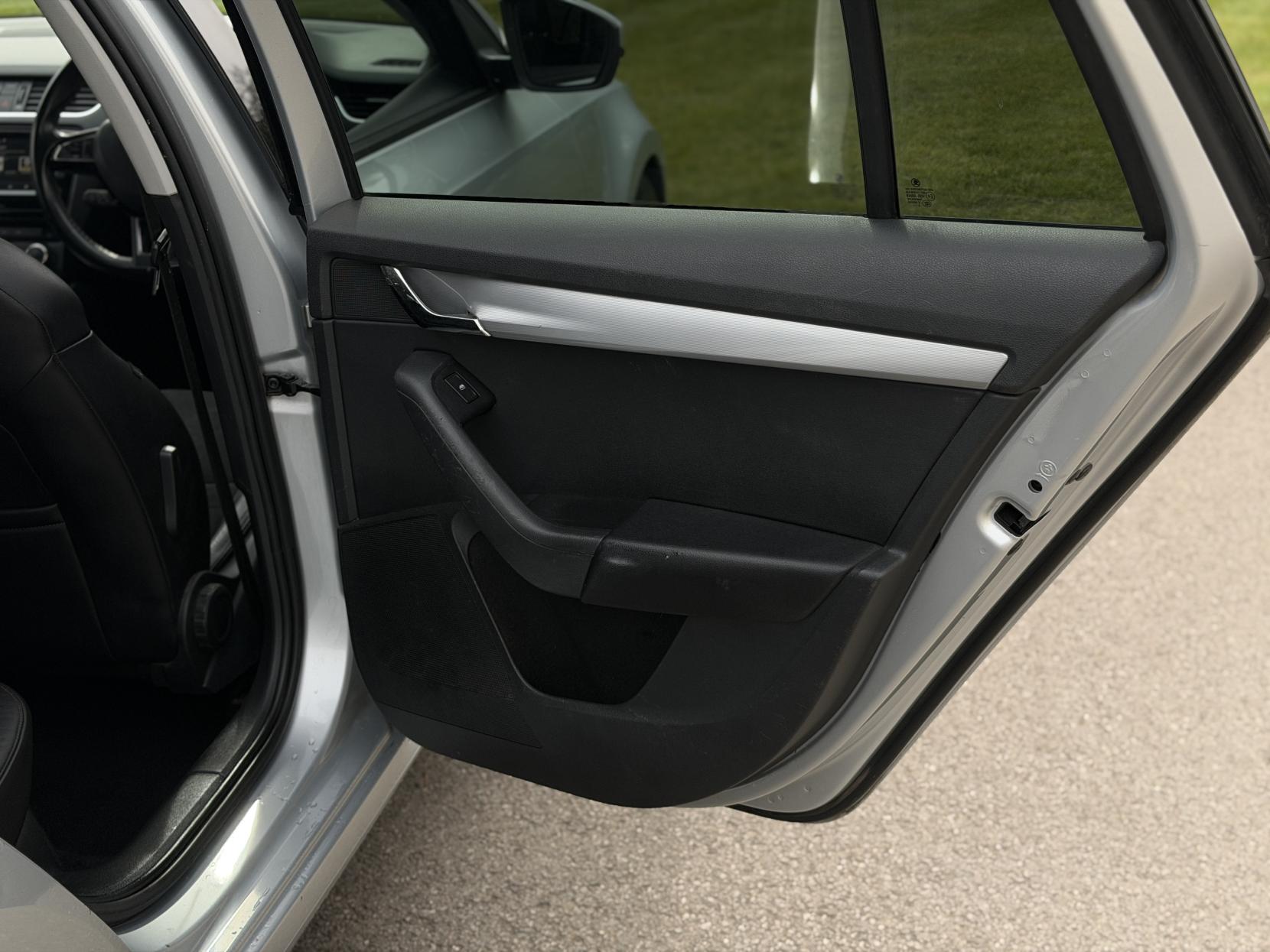 Skoda Octavia 1.6 TDI SE L Estate 5dr Diesel Manual Euro 6 (s/s) (110 ps)