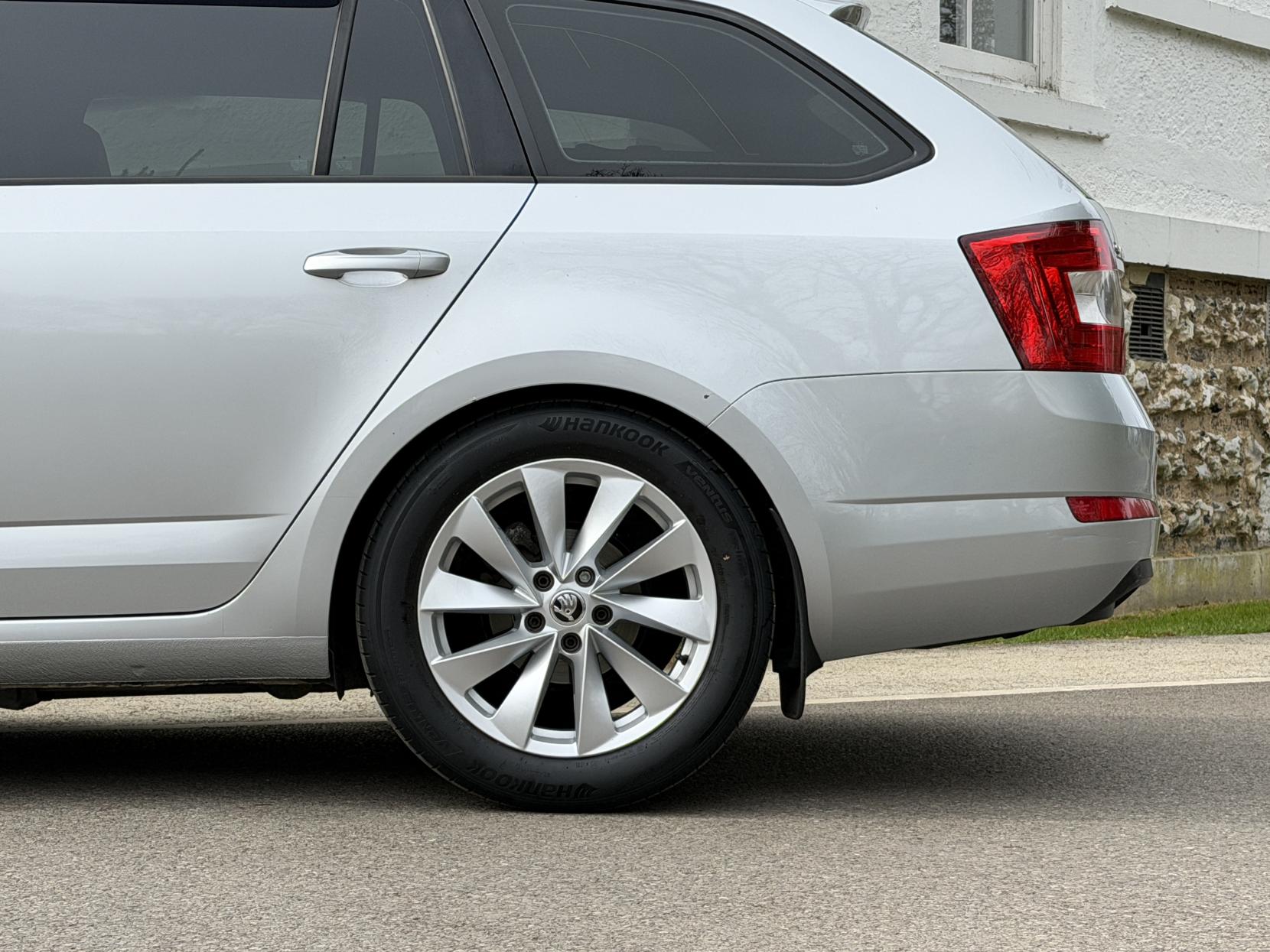 Skoda Octavia 1.6 TDI SE L Estate 5dr Diesel Manual Euro 6 (s/s) (110 ps)