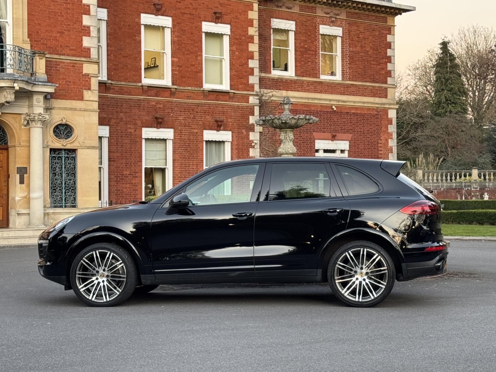 Porsche Cayenne 3.0 TD V6 Platinum Edition SUV 5dr Diesel TiptronicS 4WD Euro 6 (s/s) (262 ps)