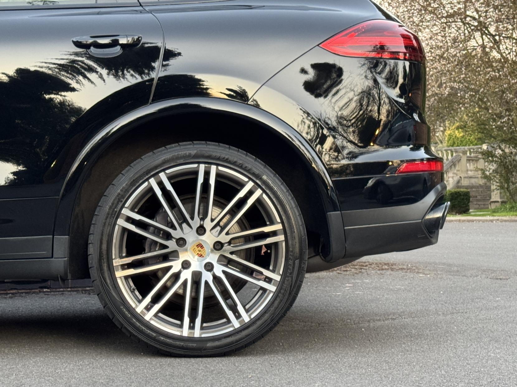 Porsche Cayenne 3.0 TD V6 Platinum Edition SUV 5dr Diesel TiptronicS 4WD Euro 6 (s/s) (262 ps)