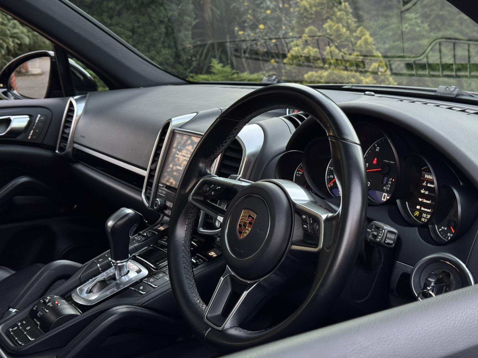 Porsche Cayenne 3.0 TD V6 Platinum Edition SUV 5dr Diesel TiptronicS 4WD Euro 6 (s/s) (262 ps)