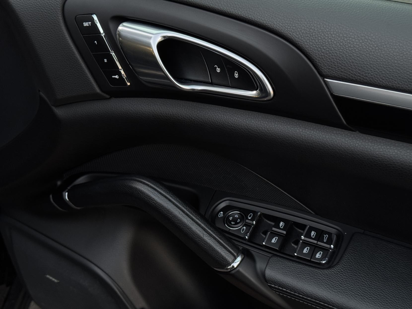 Porsche Cayenne 3.0 TD V6 Platinum Edition SUV 5dr Diesel TiptronicS 4WD Euro 6 (s/s) (262 ps)